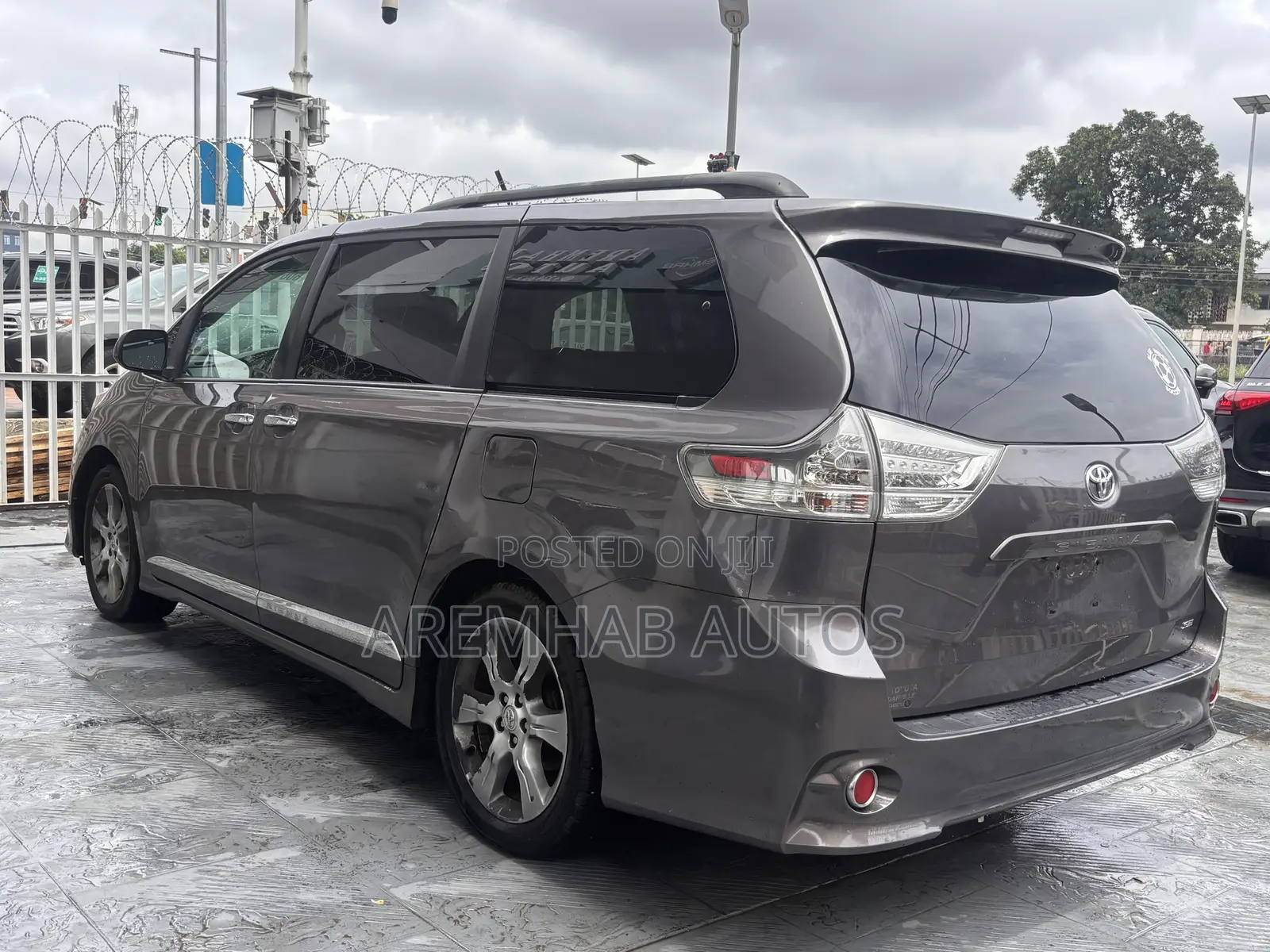 Toyota Sienna SE FWD 8-Passenger 2013 Gray