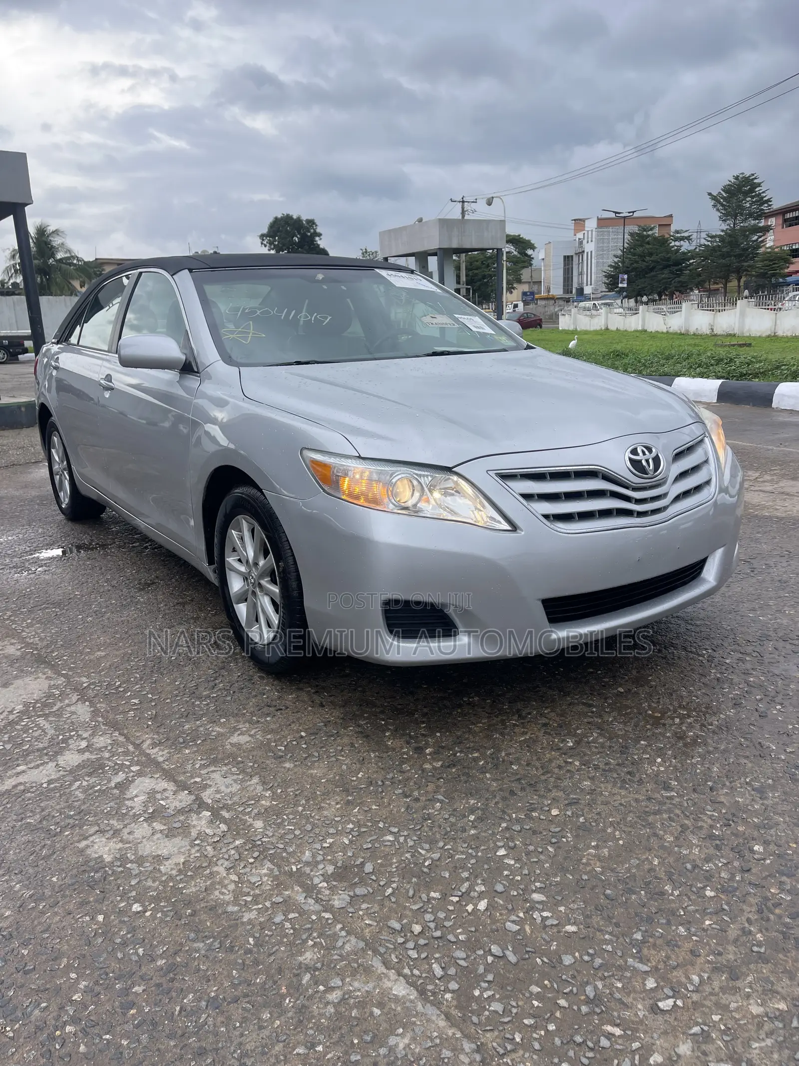 Toyota Camry LE 4dr Sedan (2.5L 4cyl 6AM) 2010 Silver
