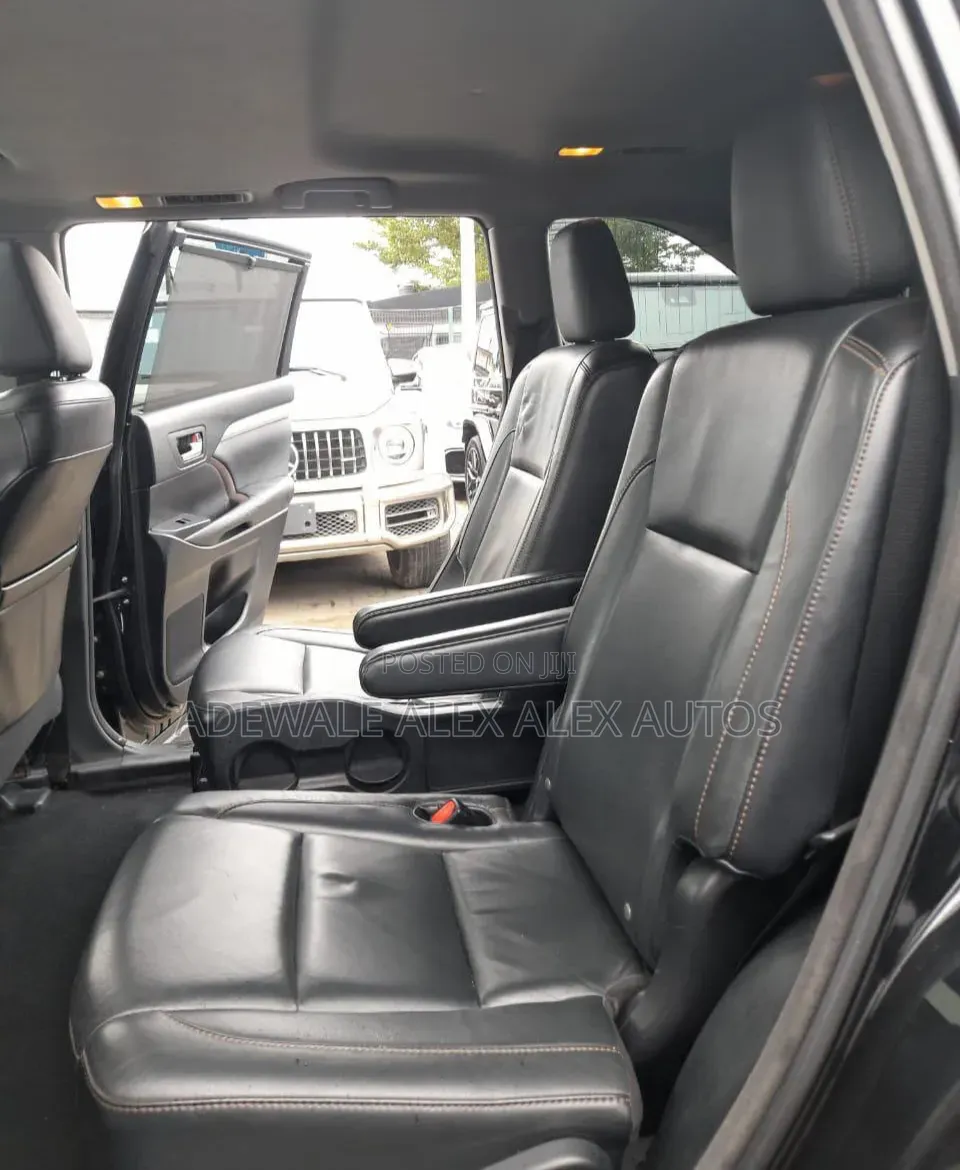 Toyota Highlander XLE V6 4x4 (3.5L 6cyl 6A) 2016 Black