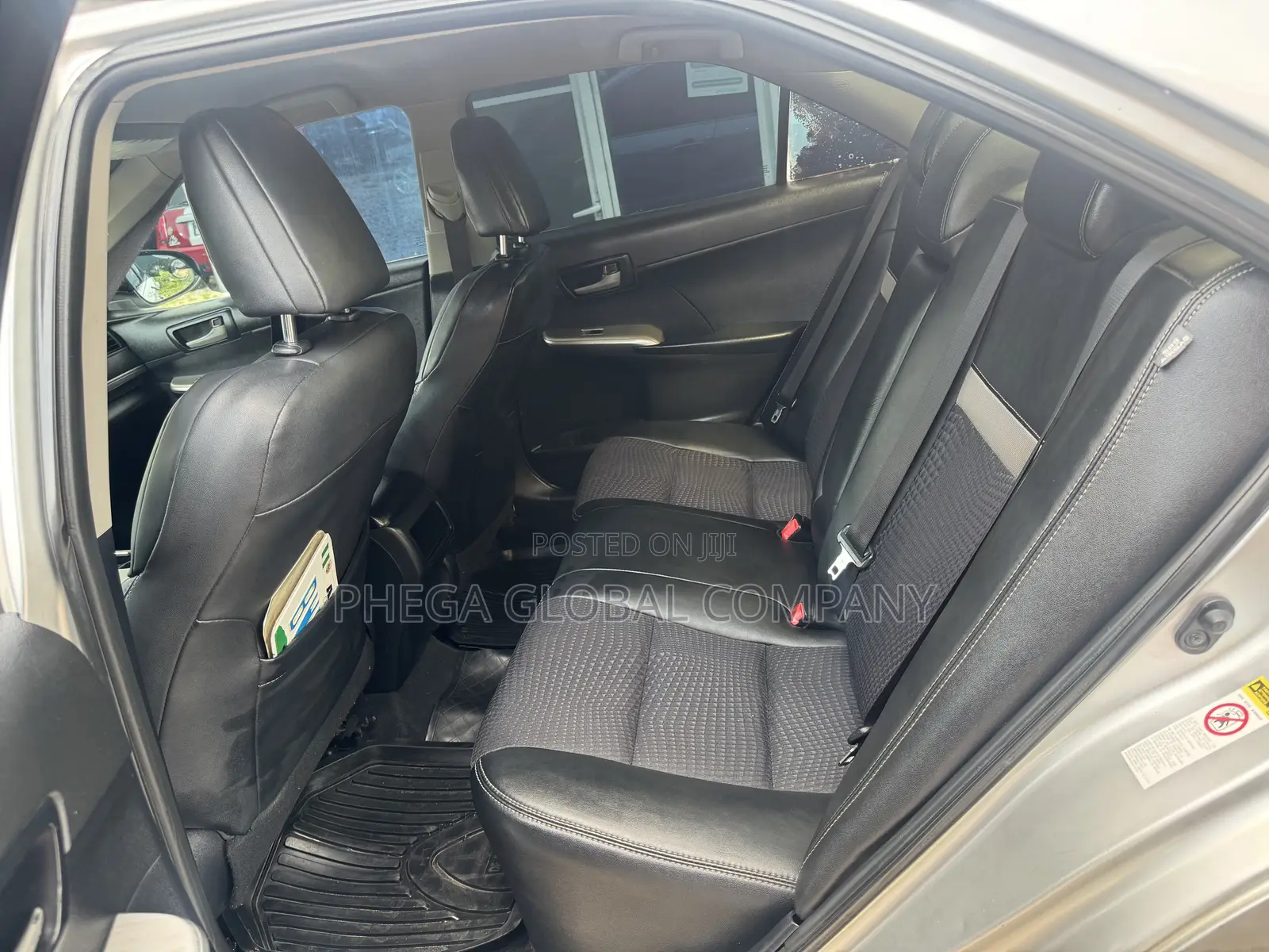 Toyota Camry SE 4dr Sedan (2.5L 4cyl 6A) 2013 Silver