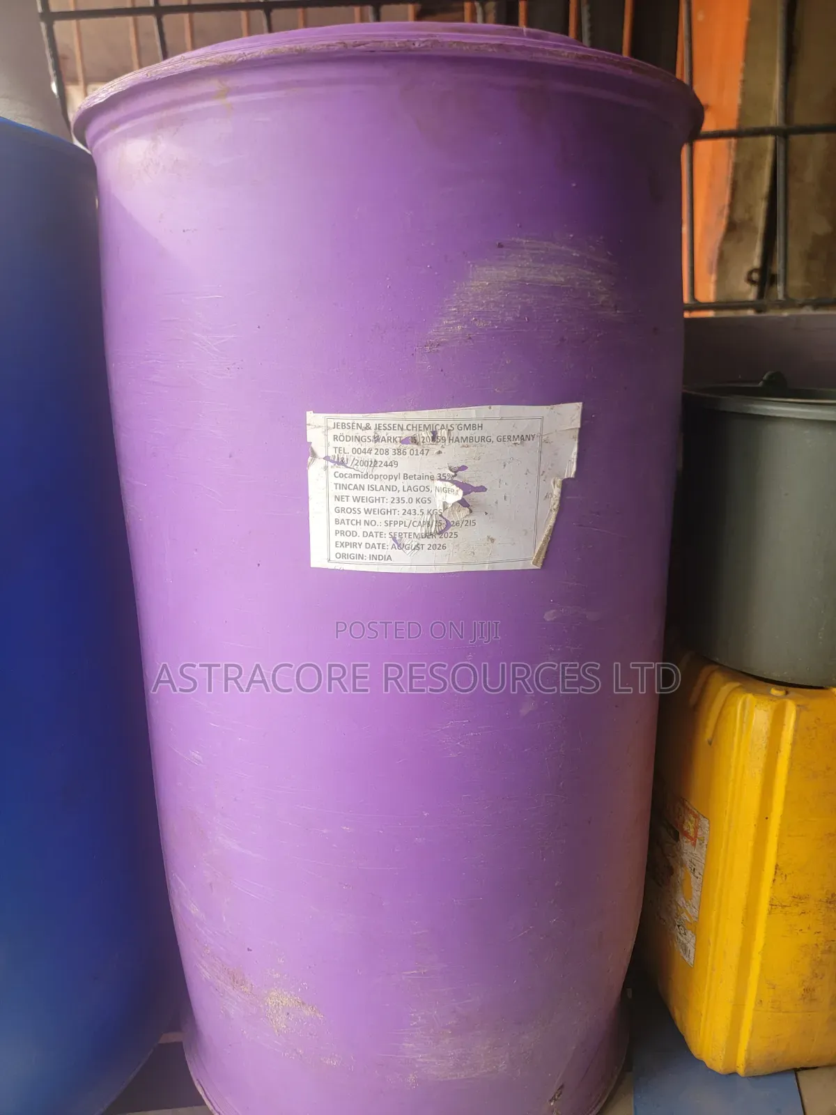 Cocamidopropyl Betaine (CAPB) – Foaming Agent