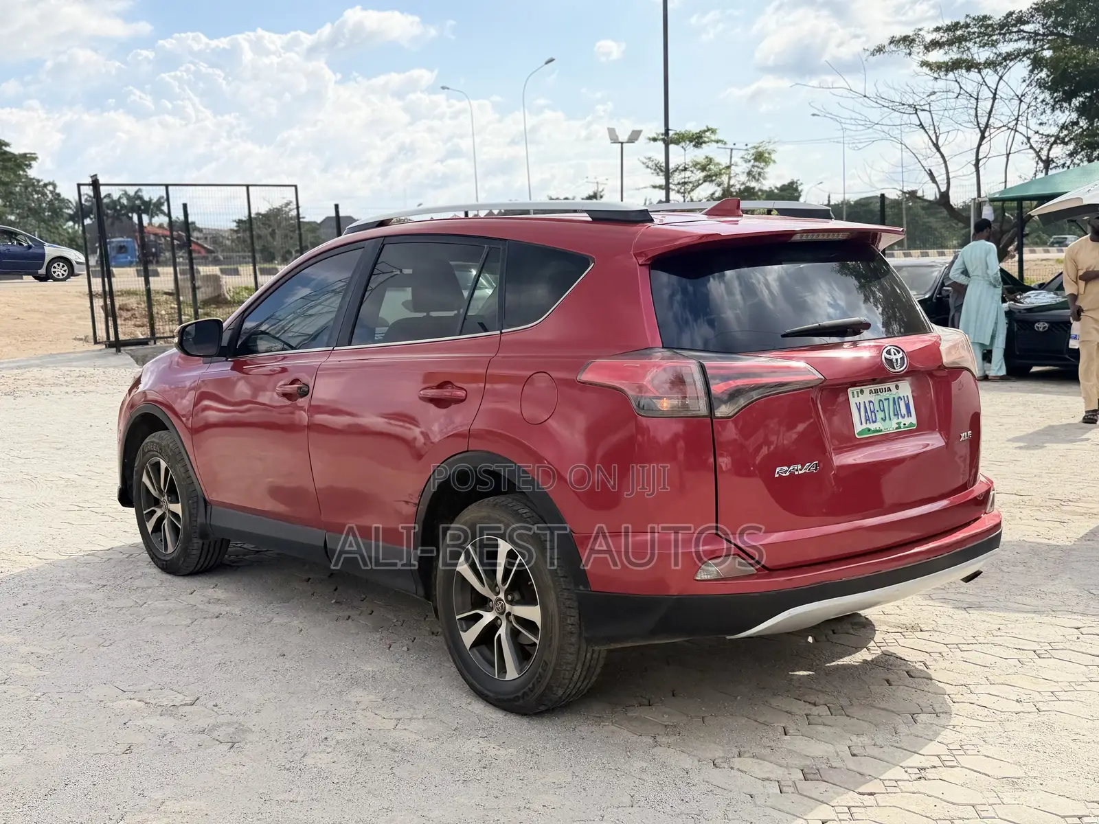 Toyota RAV4 XLE AWD (2.5L 4cyl 6A) 2016 Red