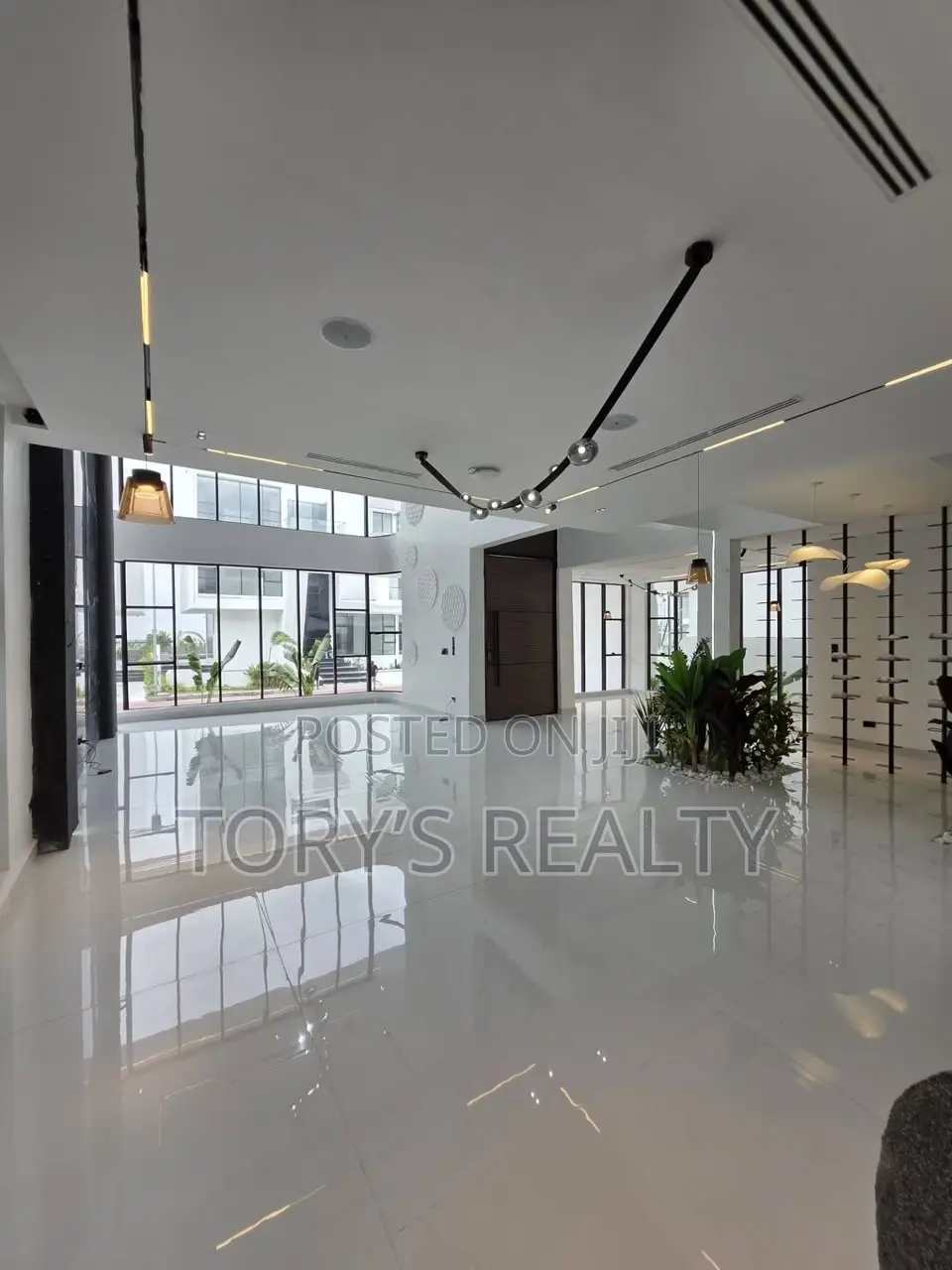 5bdrm Duplex in Osapa london for sale