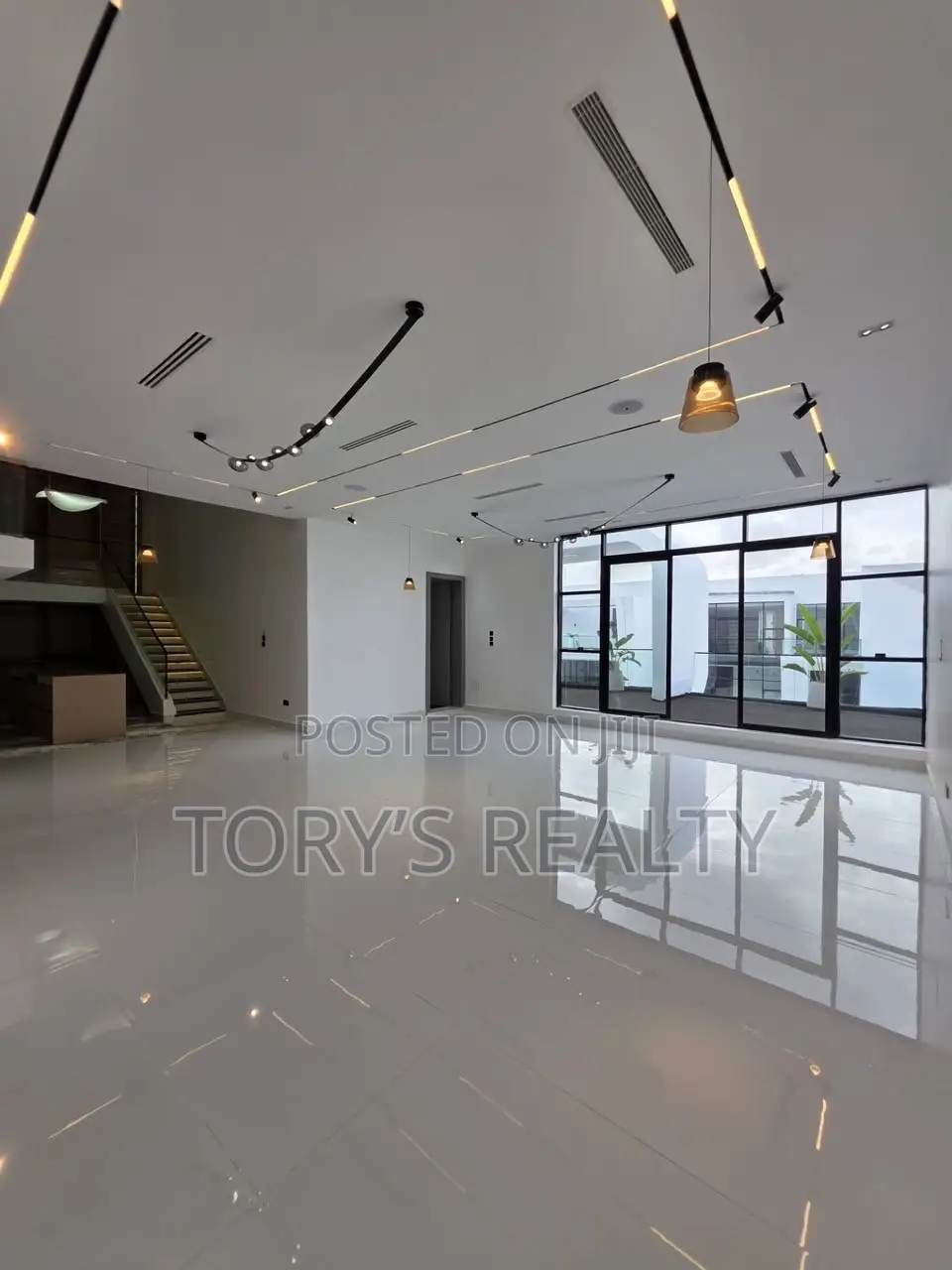 5bdrm Duplex in Osapa london for sale