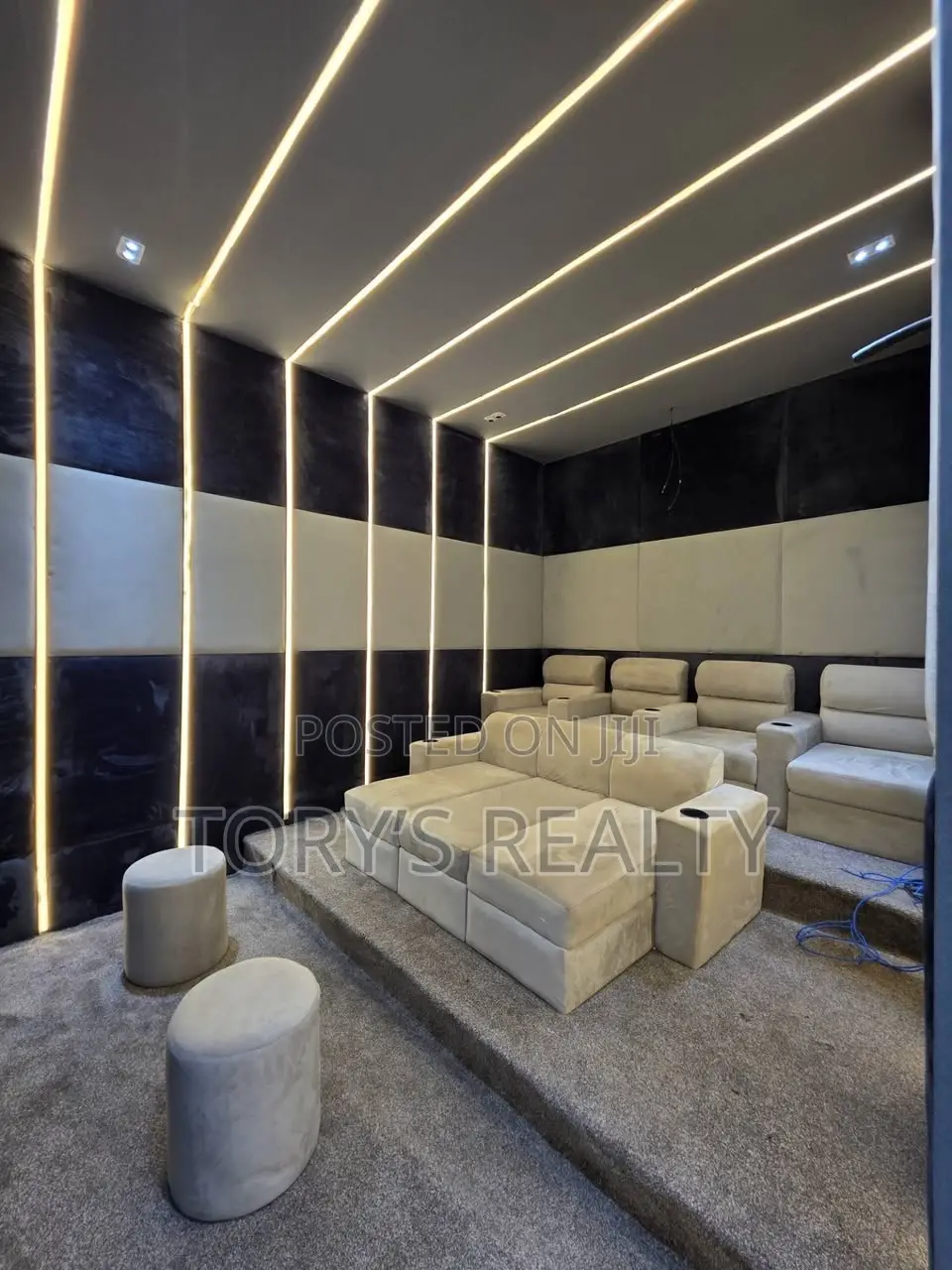 5bdrm Duplex in Osapa london for sale