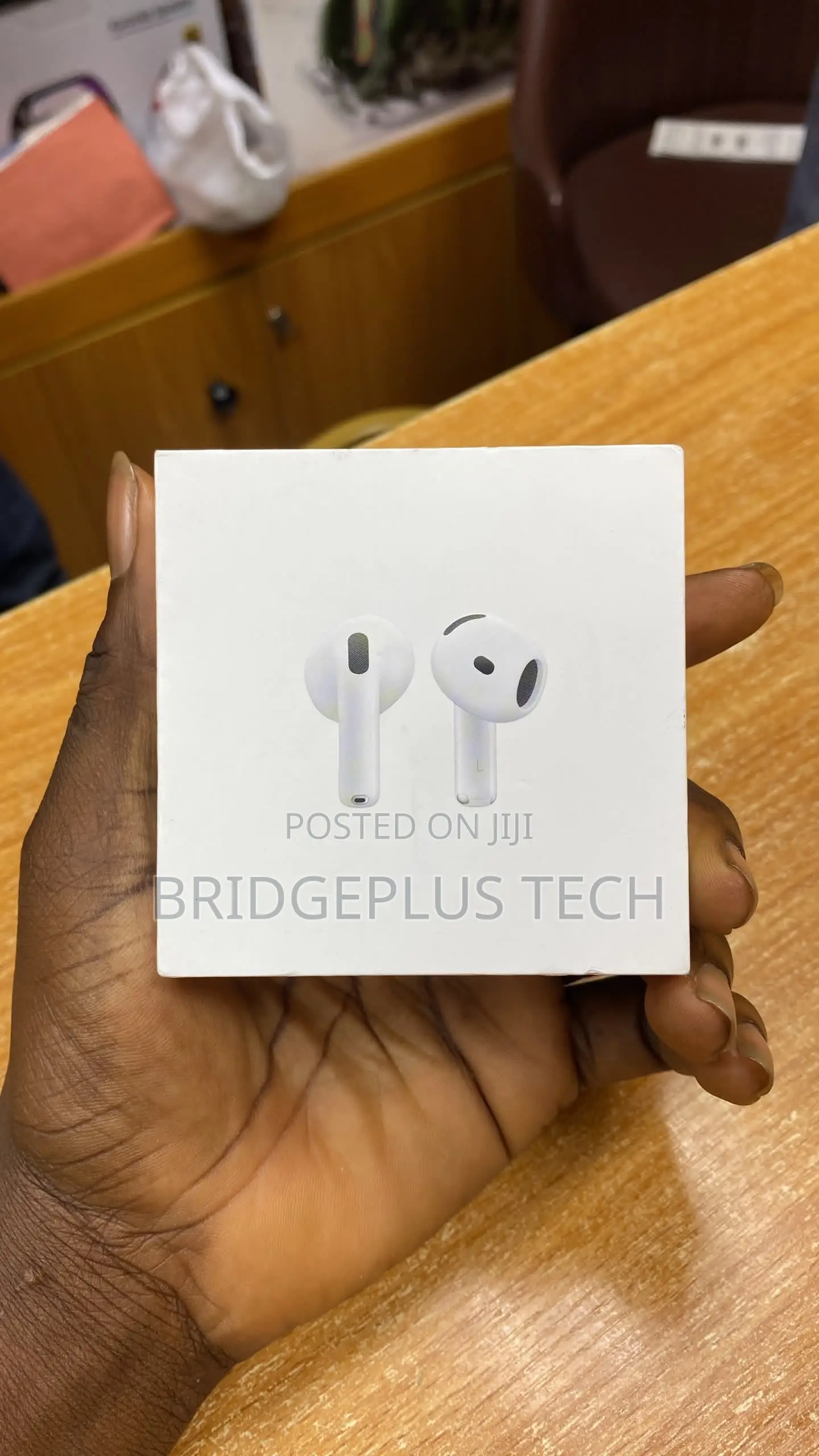 Apple AirPods 5th Generation Noise-Canceling With Wireless USB-C )