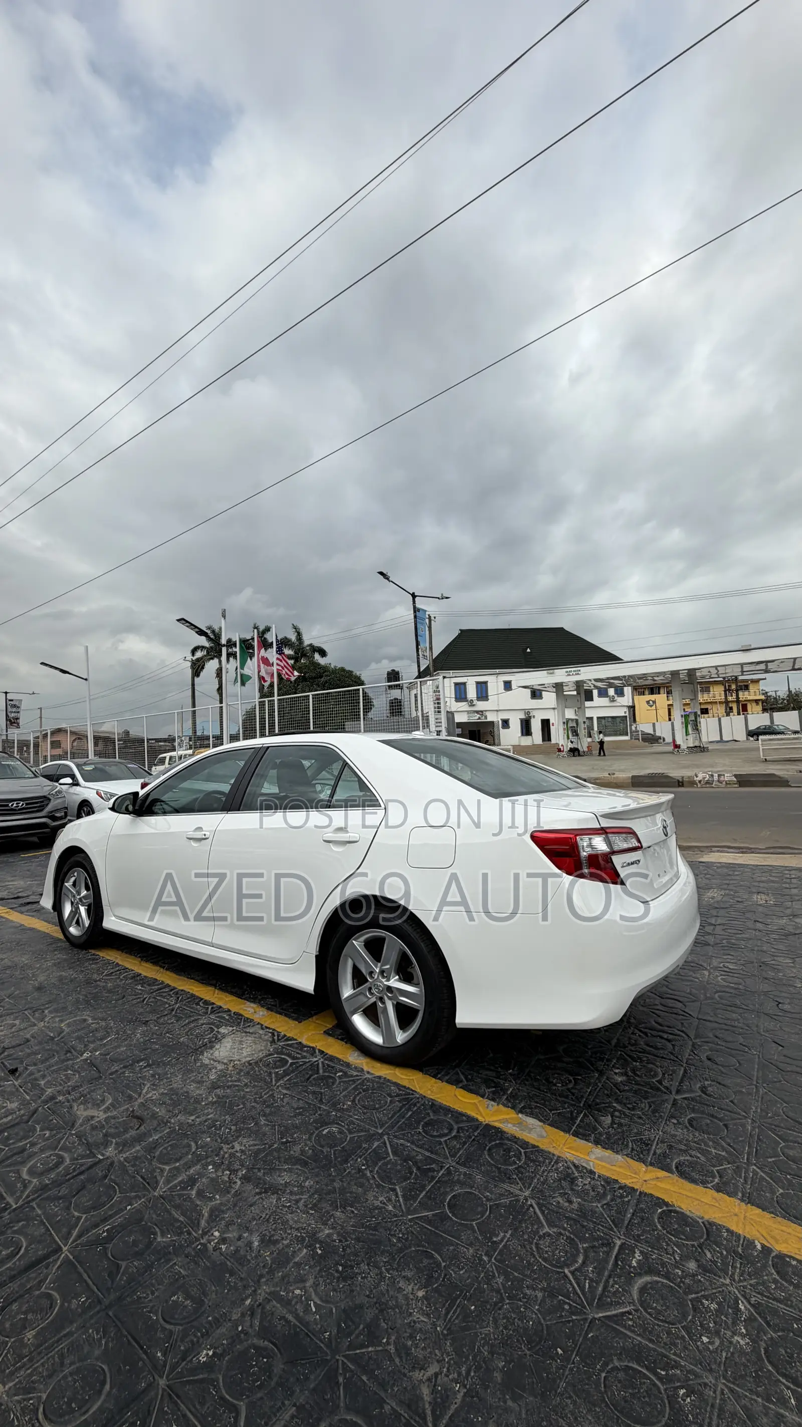 Toyota Camry SE 4dr Sedan (2.5L 4cyl 6A) 2013 White
