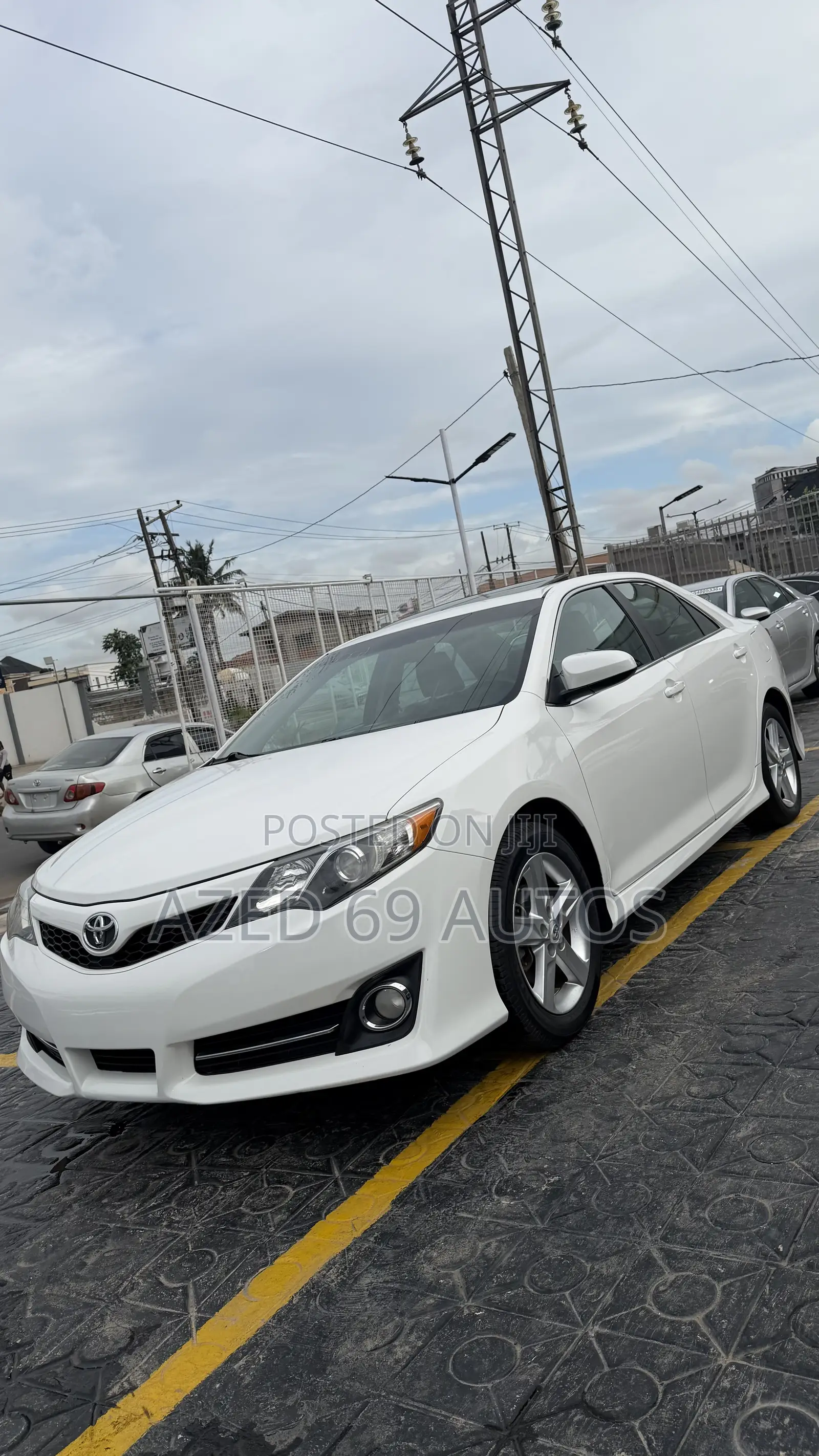 Toyota Camry SE 4dr Sedan (2.5L 4cyl 6A) 2013 White