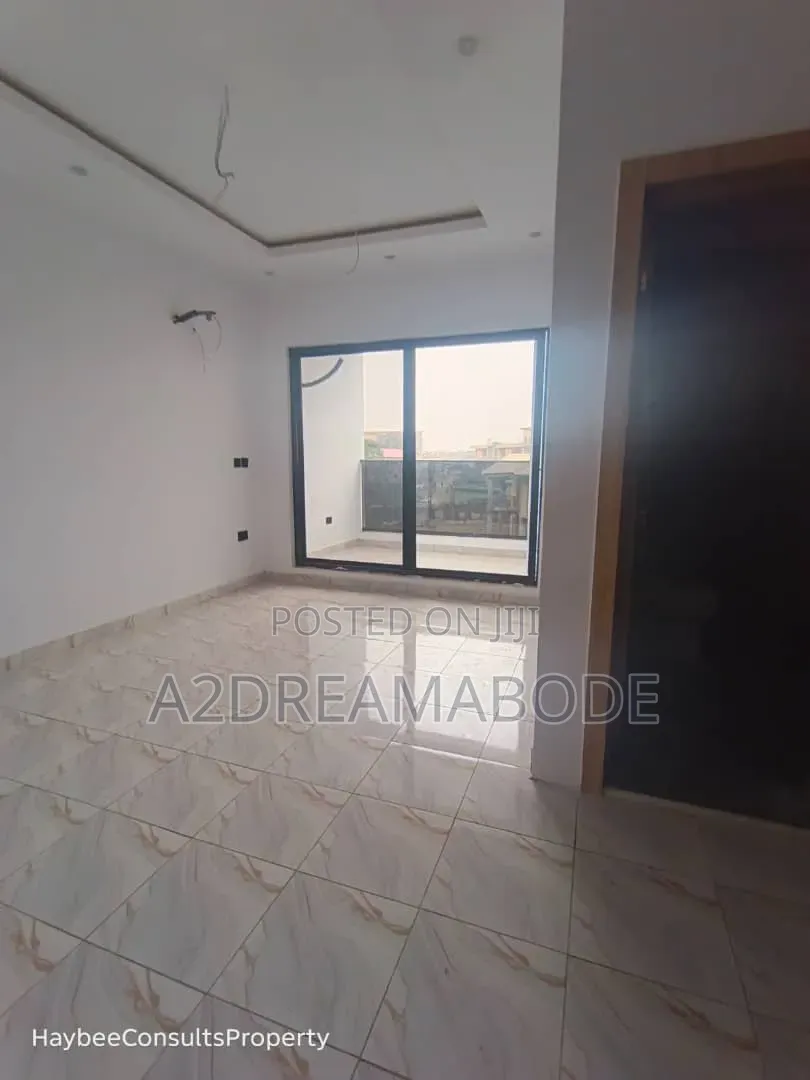 4bdrm Duplex in Yaba for sale