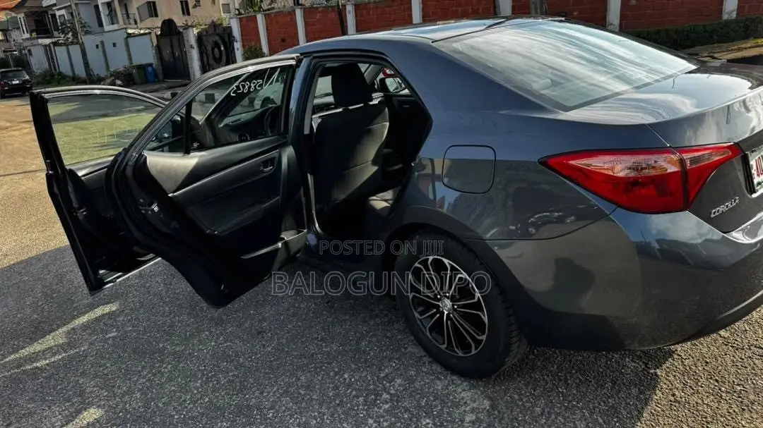 Toyota Corolla LE Eco (1.8L 4cyl 2A) 2018 Gray