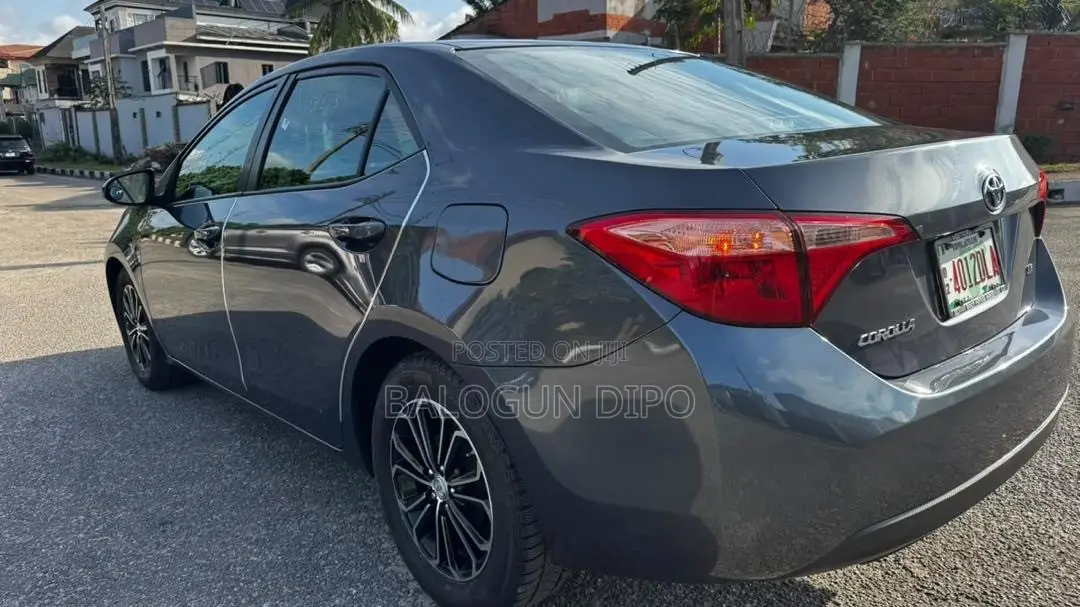 Toyota Corolla LE Eco (1.8L 4cyl 2A) 2018 Gray