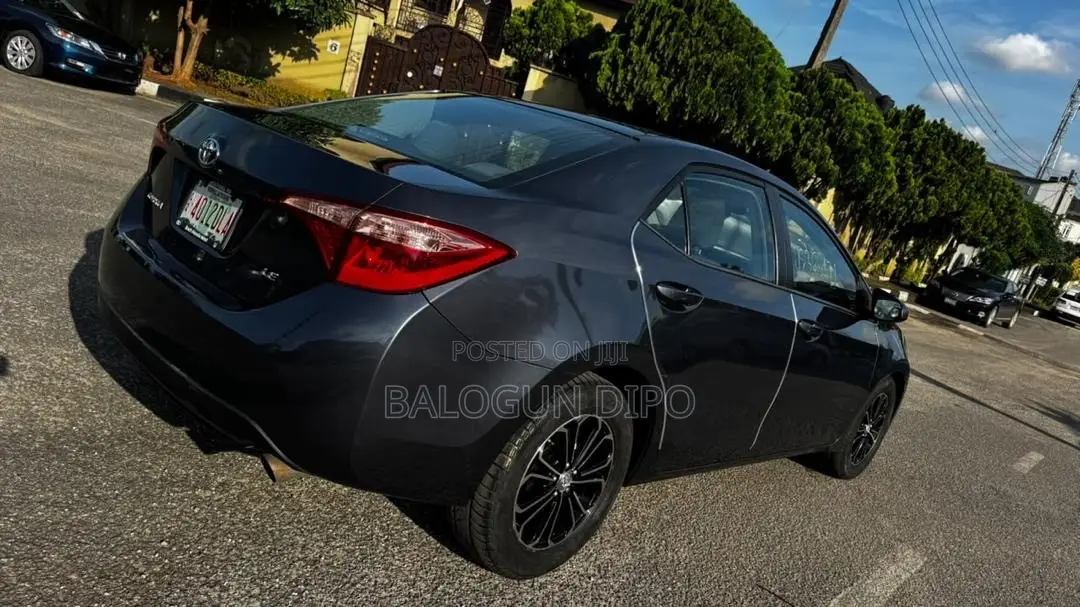 Toyota Corolla LE Eco (1.8L 4cyl 2A) 2018 Gray