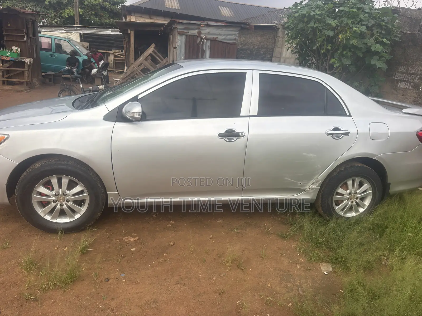 Toyota Corolla LE 4dr Sedan (1.8L 4cyl 4A) 2011 Silver