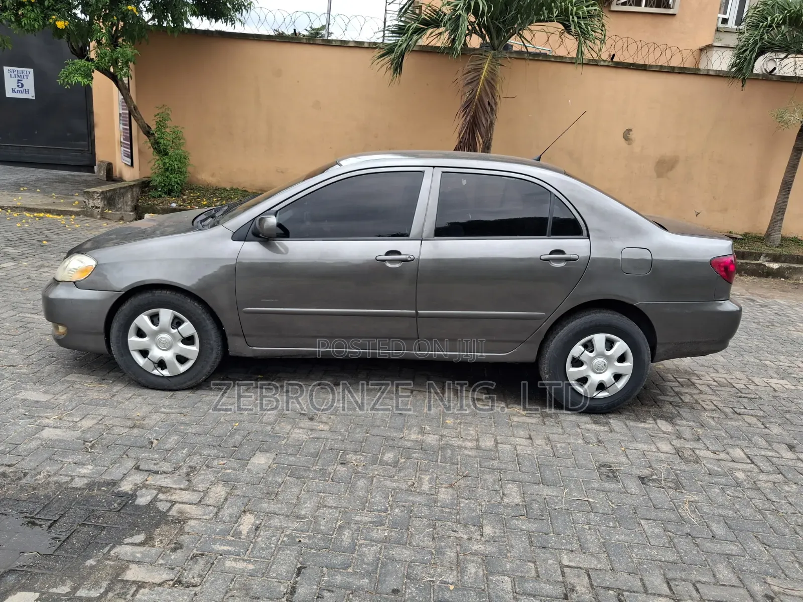 Toyota Corolla 2005 Gray