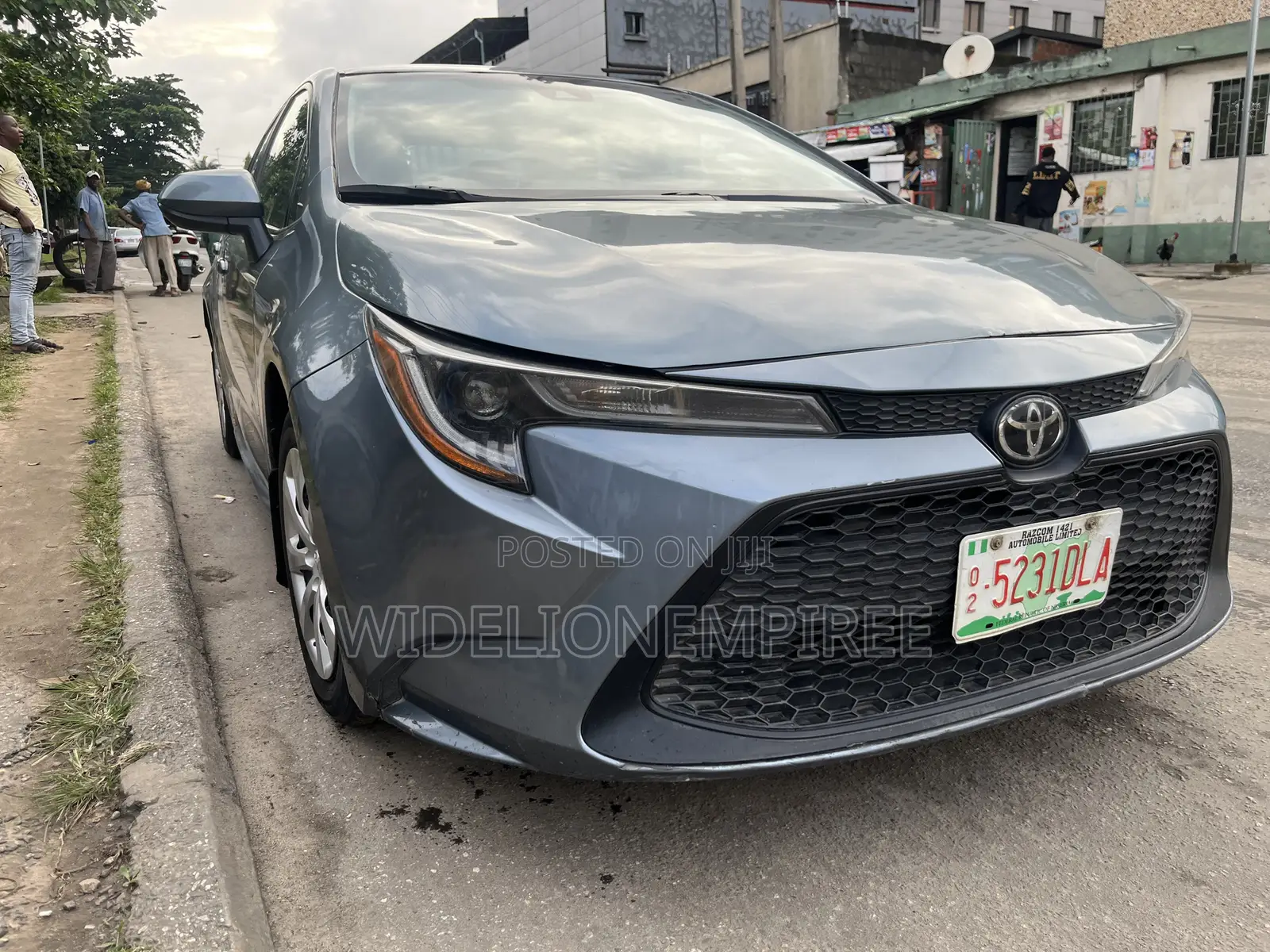 Toyota Corolla L (1.8L 4cyl 2A) 2019 Blue