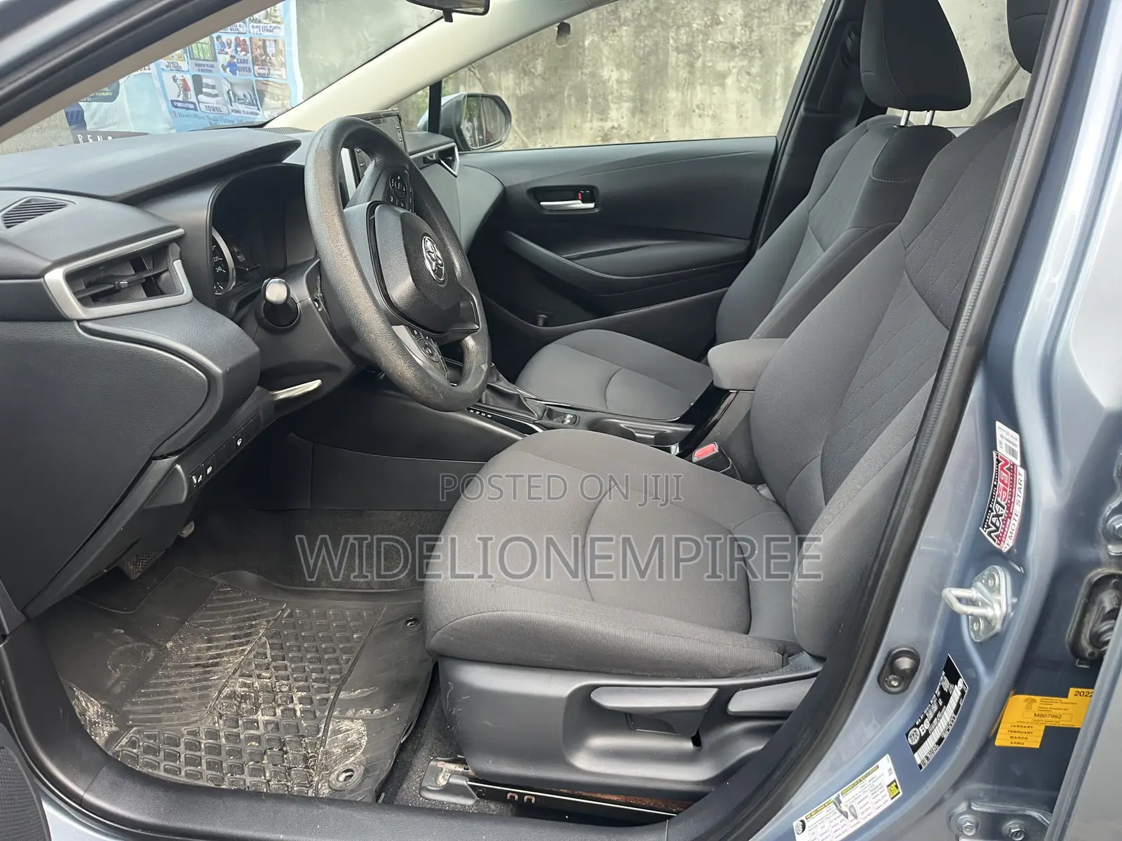 Toyota Corolla L (1.8L 4cyl 2A) 2019 Blue
