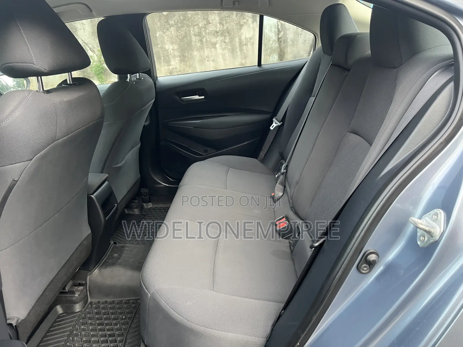 Toyota Corolla L (1.8L 4cyl 2A) 2019 Blue