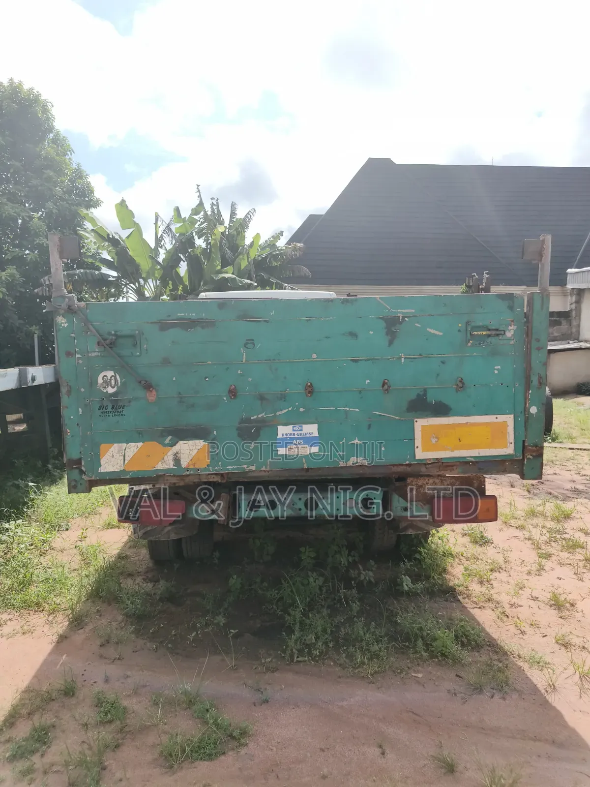 Mercedes Benz 814 Rigid Truck - 6 Cylinders Manual Injector