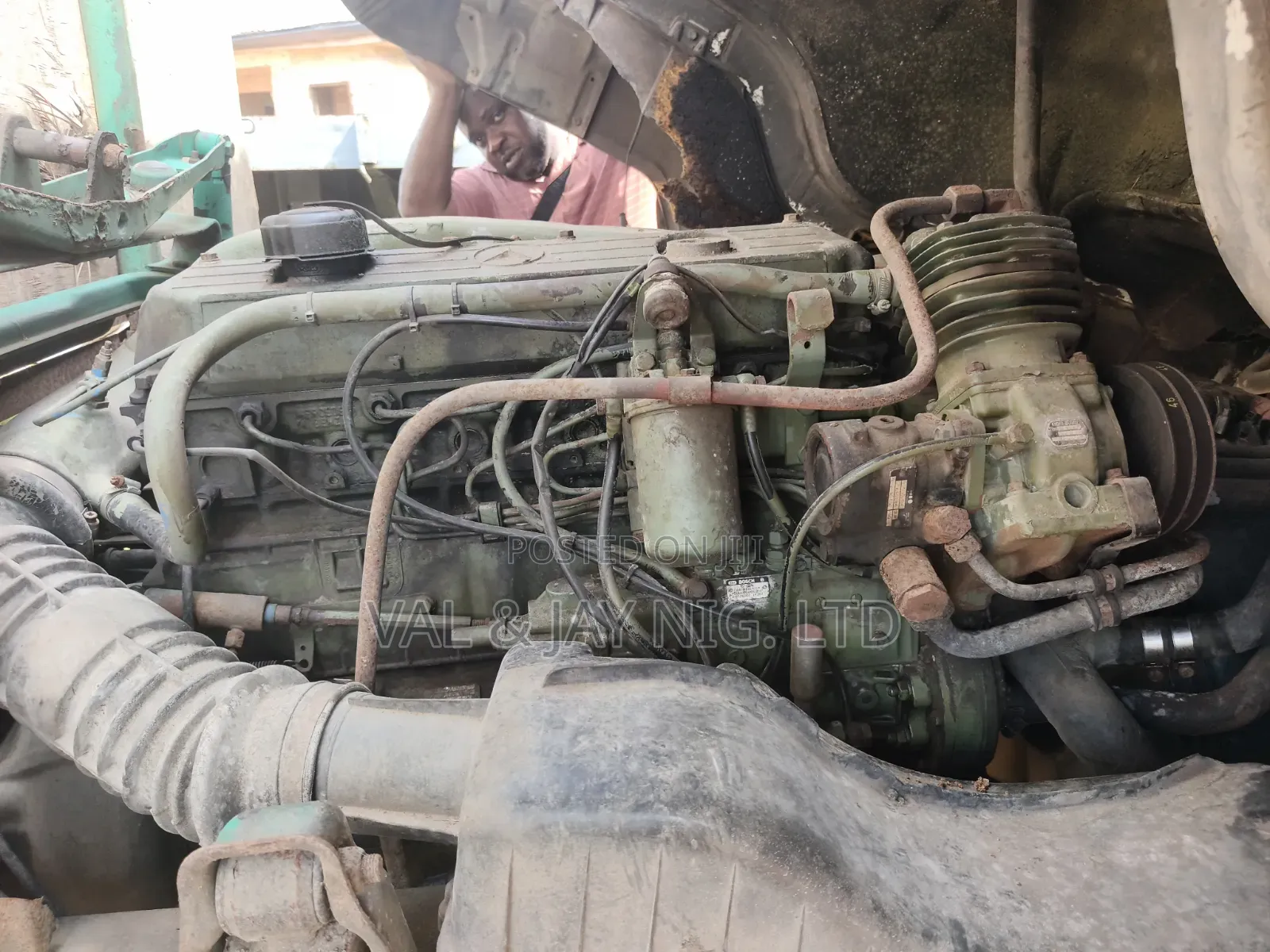 Mercedes Benz 814 Rigid Truck - 6 Cylinders Manual Injector