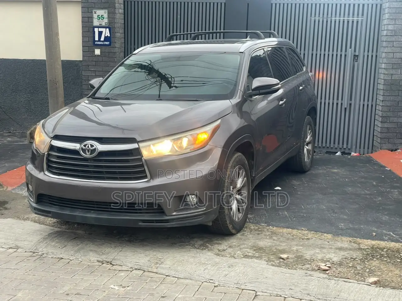 Toyota Highlander XLE 4dr SUV AWD (3.5L 6cyl 6A) 2015 Gray