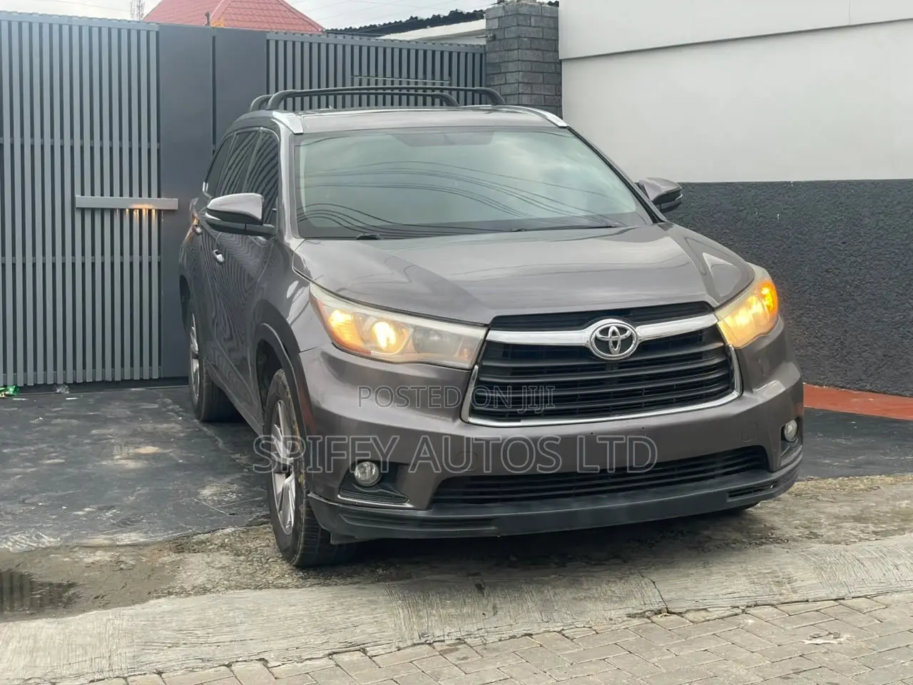 Toyota Highlander XLE 4dr SUV AWD (3.5L 6cyl 6A) 2015 Gray