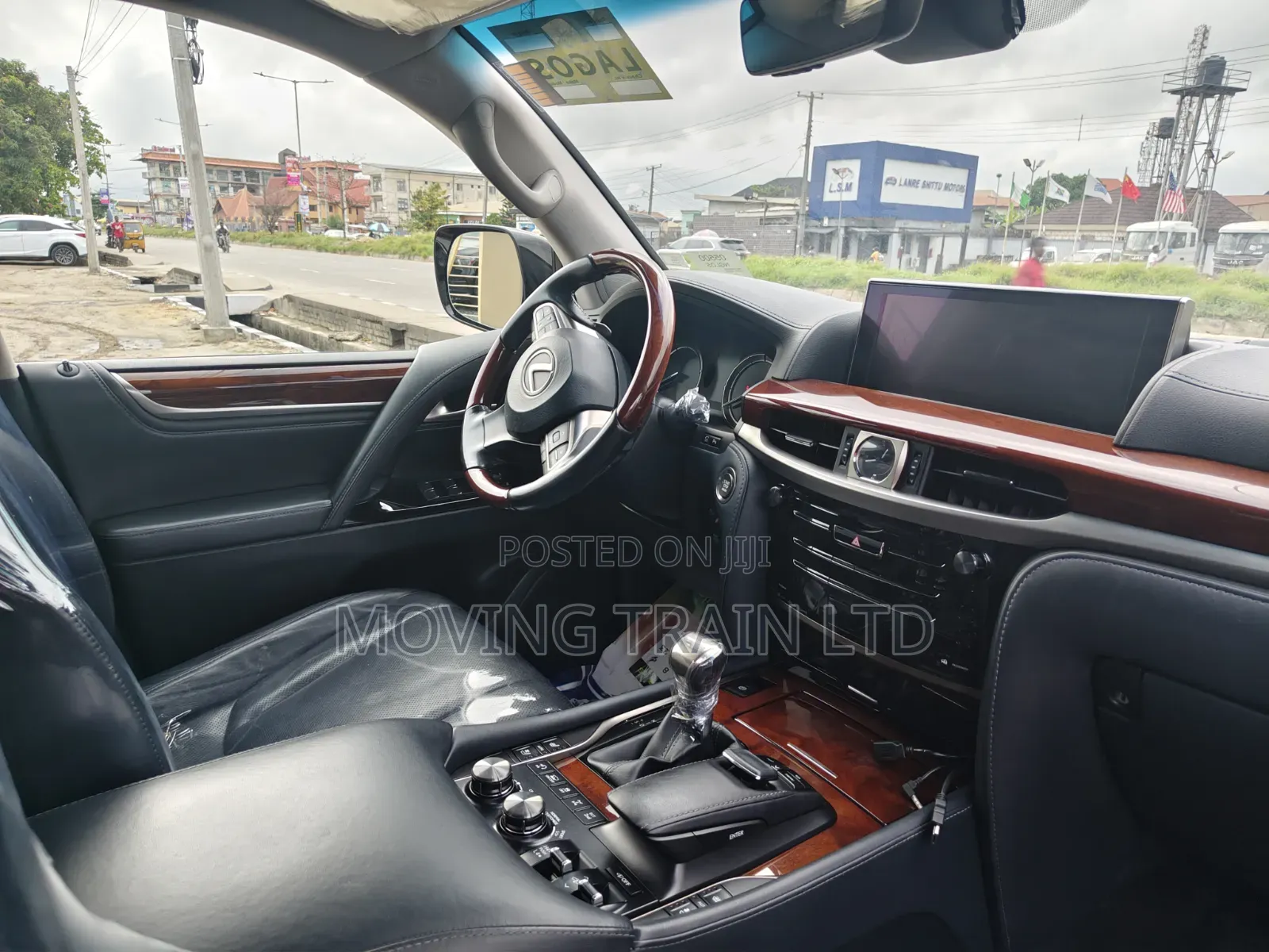 Lexus LX 570 (5 seats) AWD 2019 Gold
