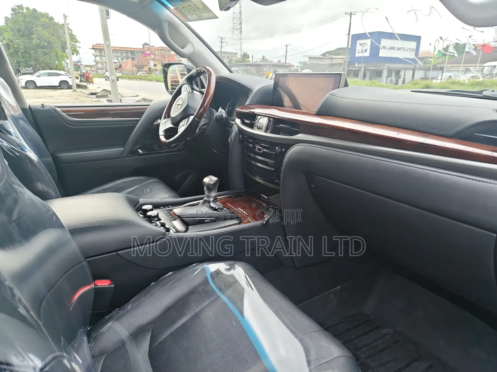 Lexus LX 570 (5 seats) AWD 2019 Gold