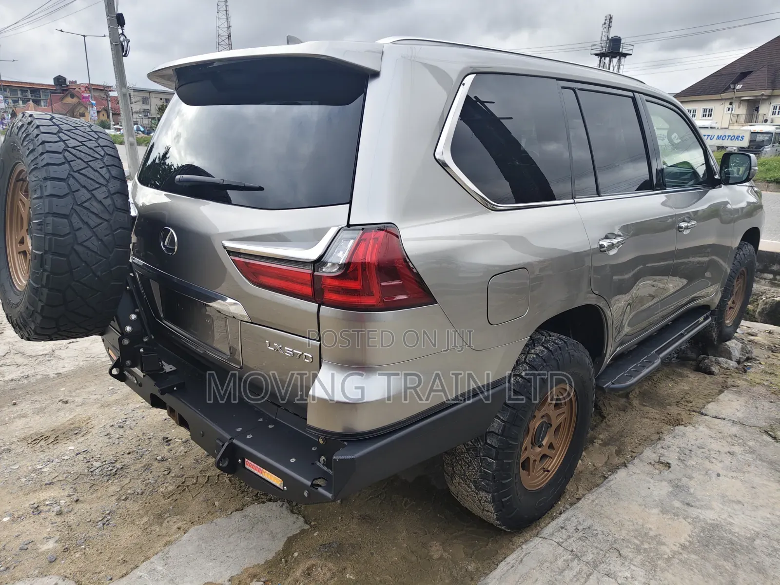 Lexus LX 570 (5 seats) AWD 2019 Gold