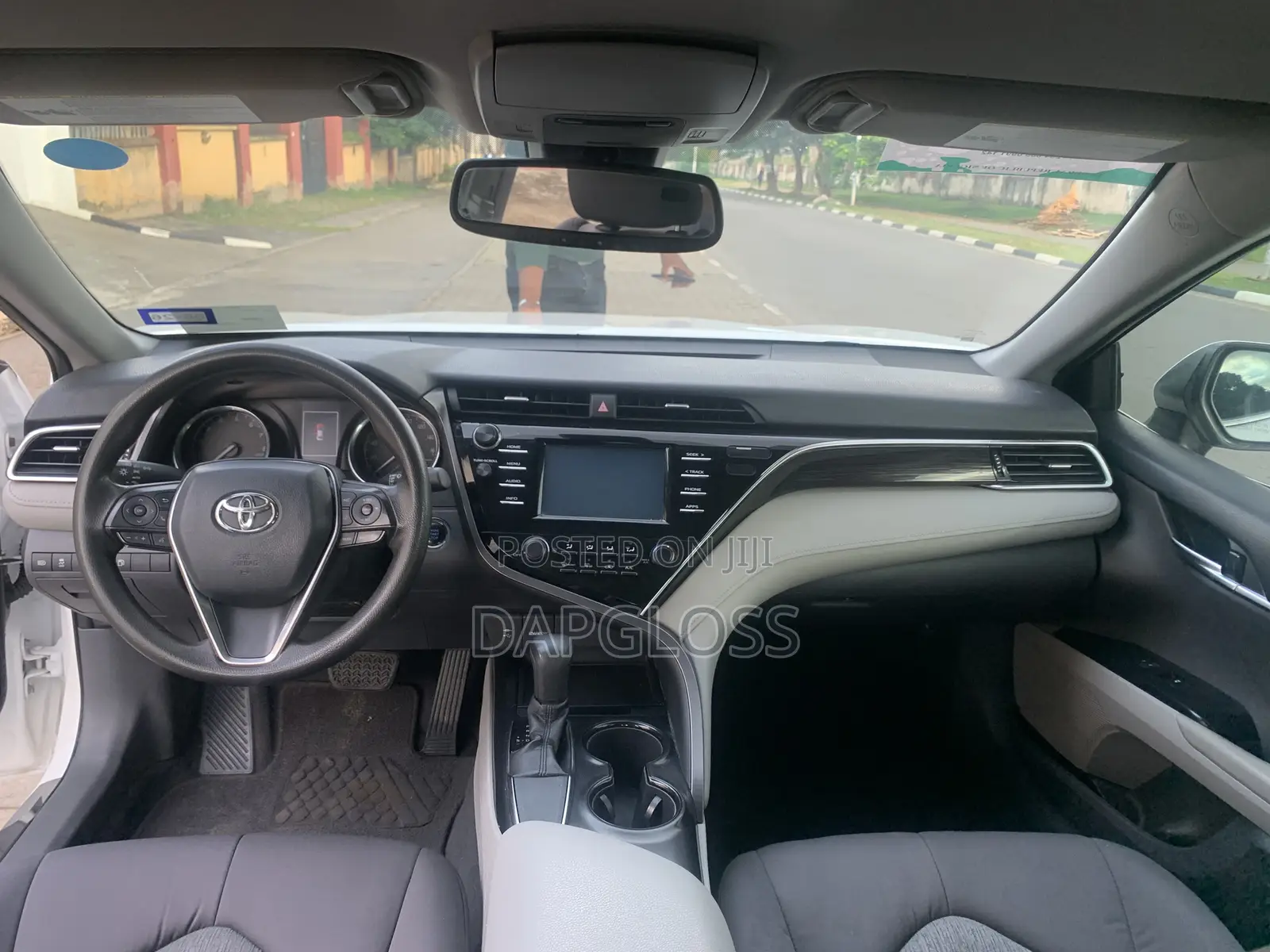 Toyota Camry 2018 White