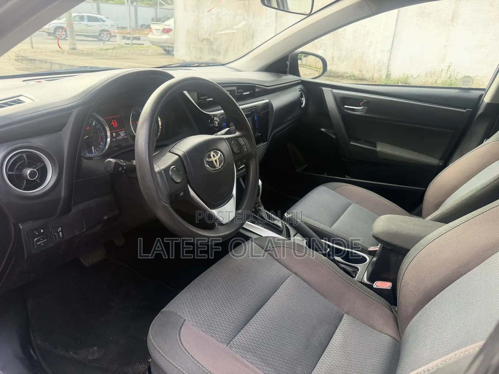 Toyota Corolla LE Eco (1.8L 4cyl 2A) 2018 Gray