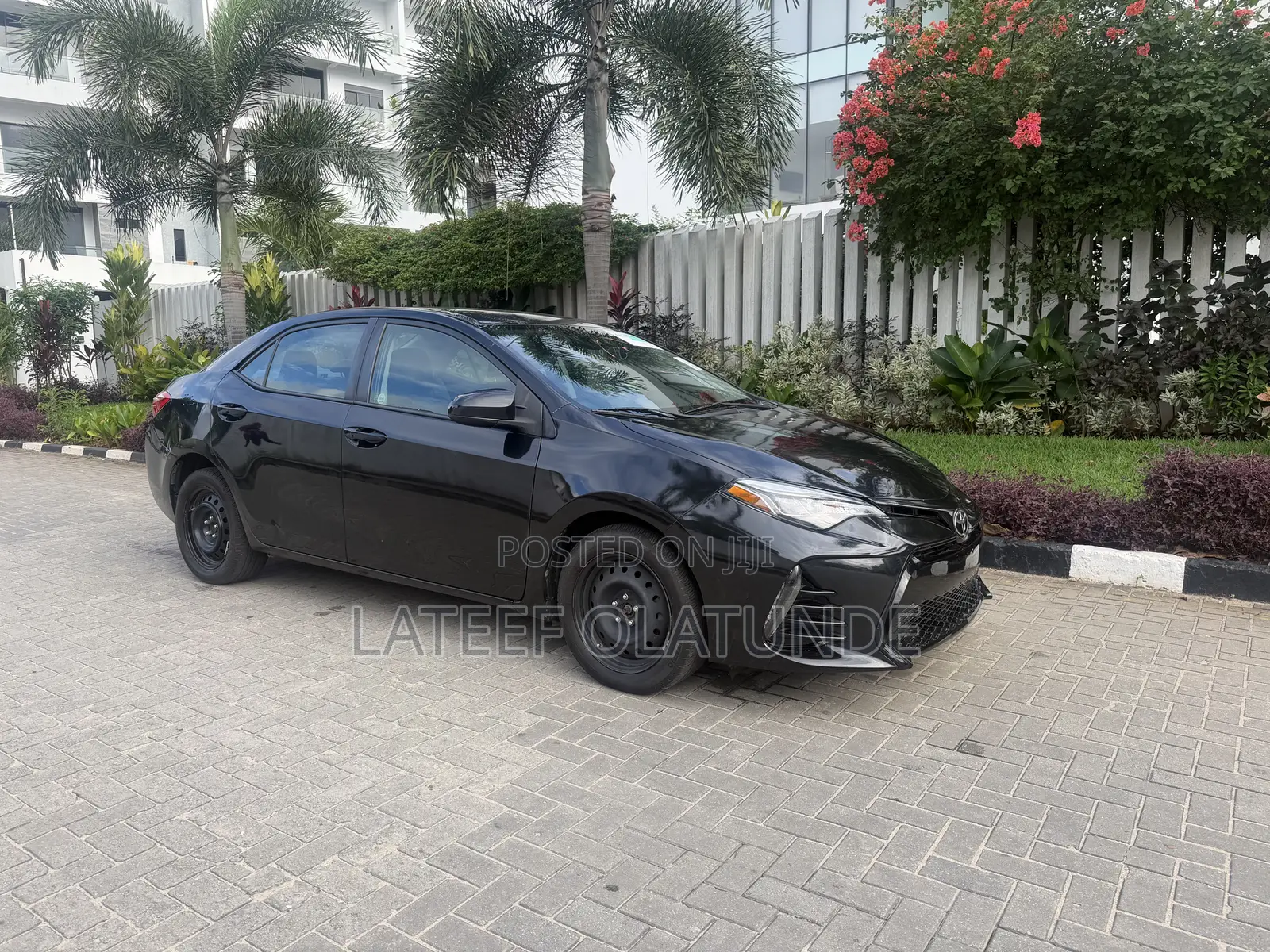 Toyota Corolla LE Eco (1.8L 4cyl 2A) 2018 Gray