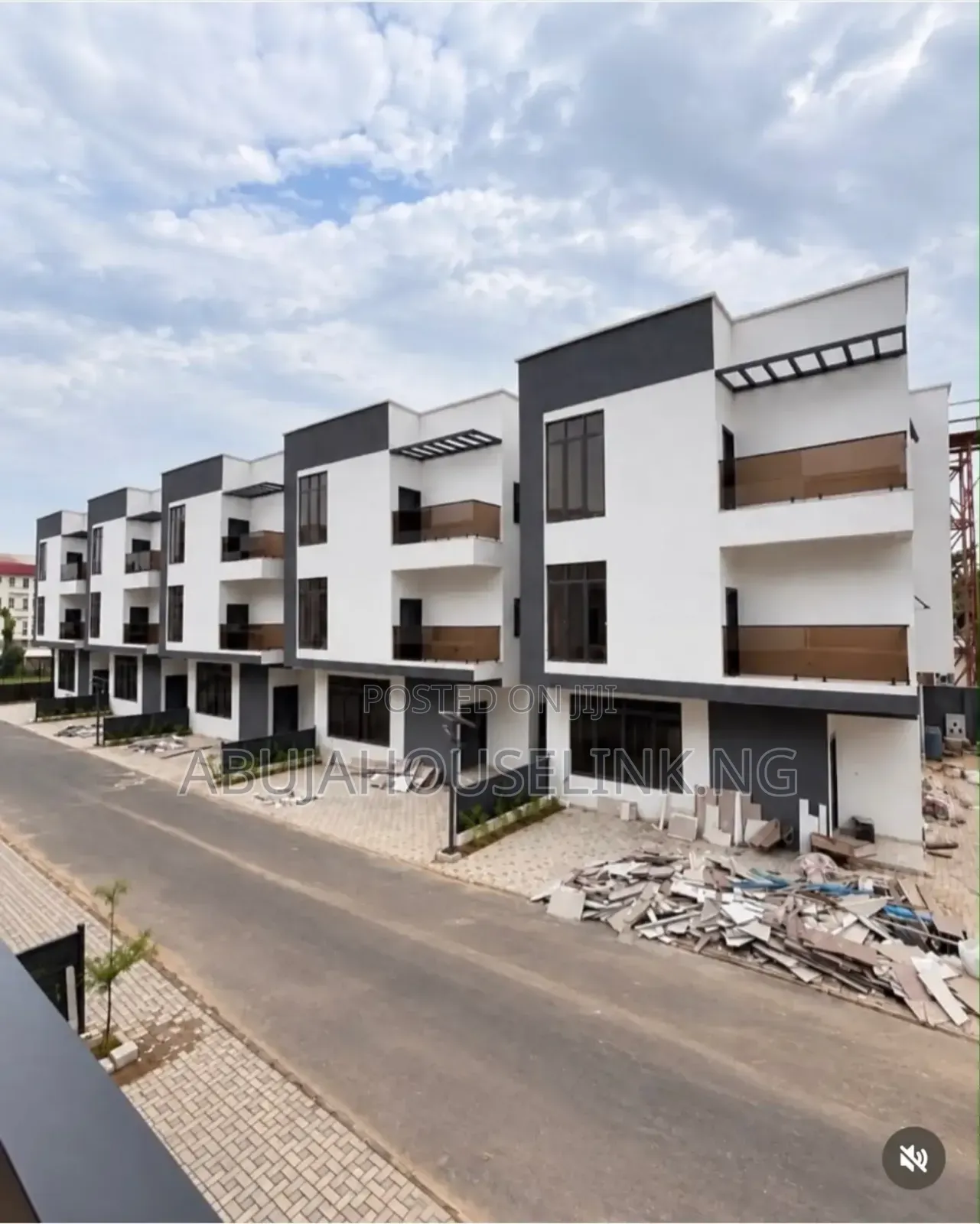 5bdrm Duplex in Mabushi Main Abuja for sale