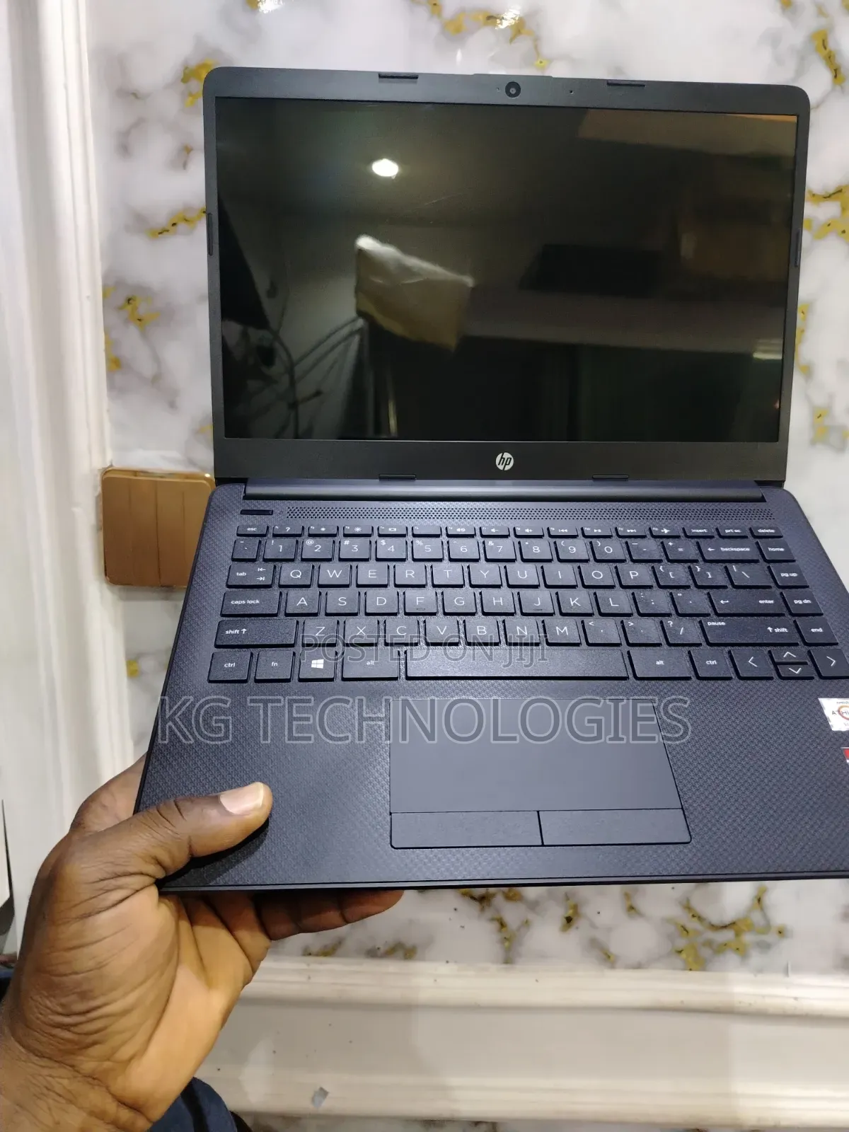Laptop HP 14-dq1025cl 4GB AMD A8 SSD 128GB
