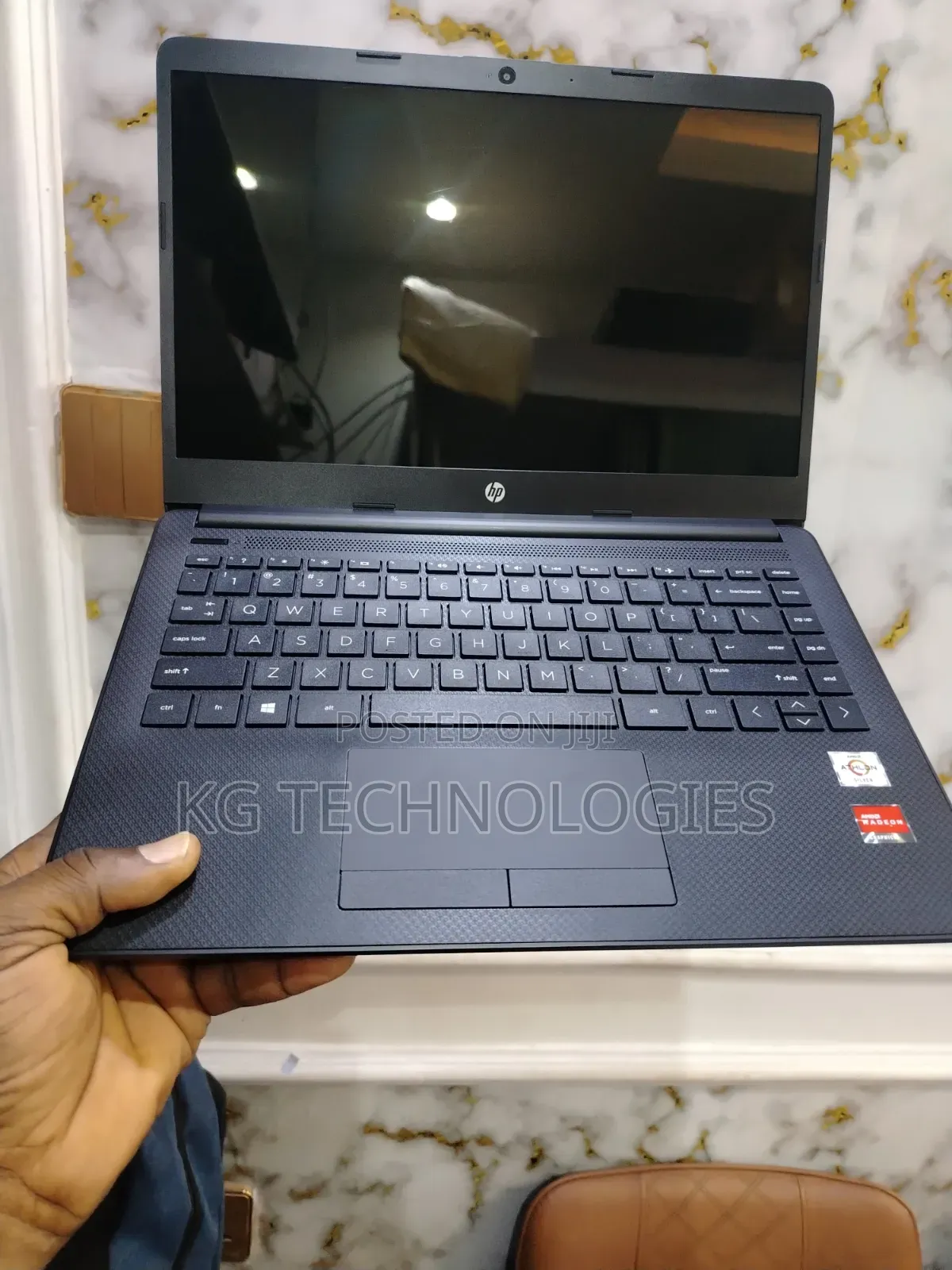 Laptop HP 14-dq1025cl 4GB AMD A8 SSD 128GB