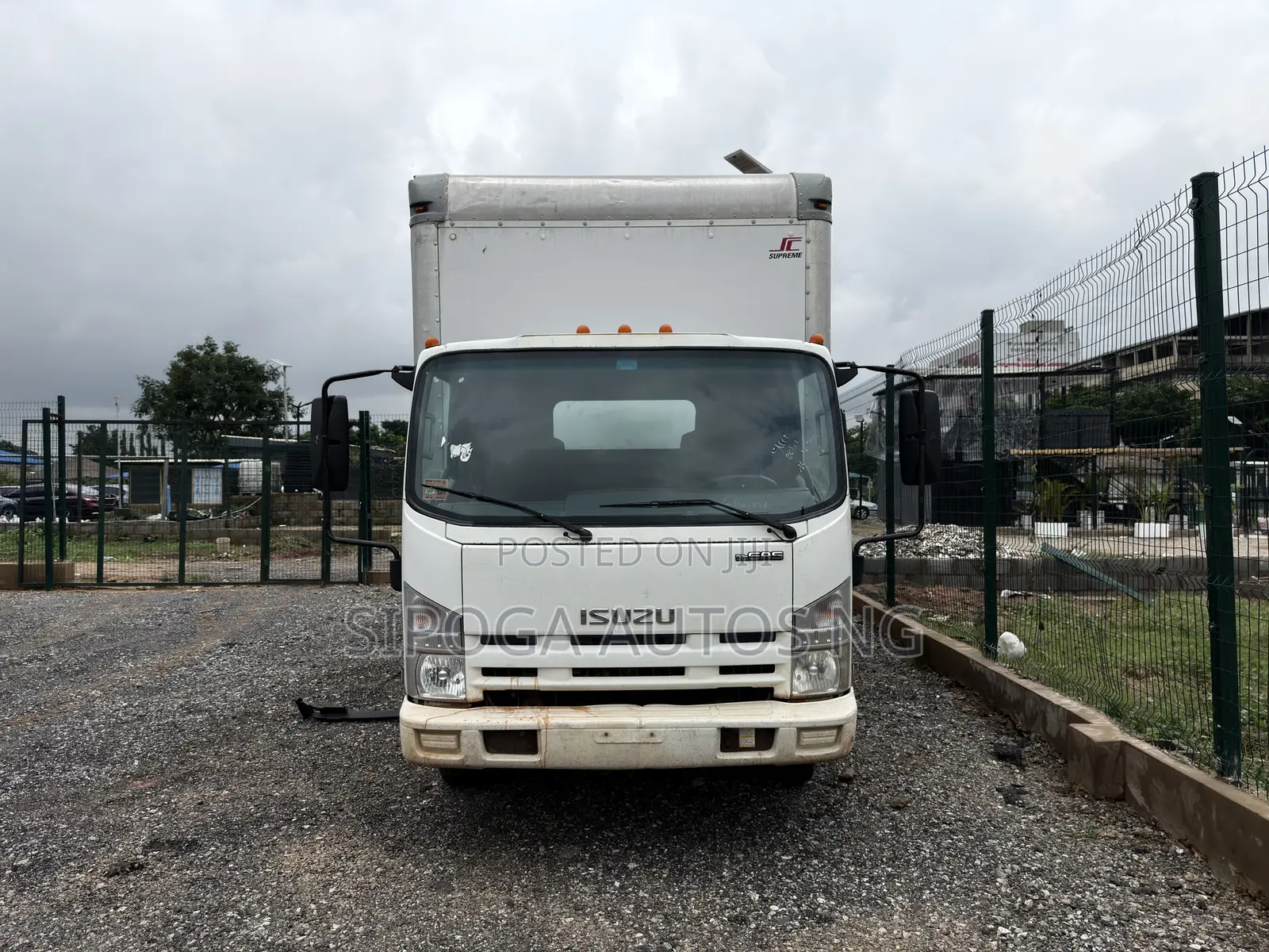 Super Clean Foreign Used 2014 Isuzu Truck