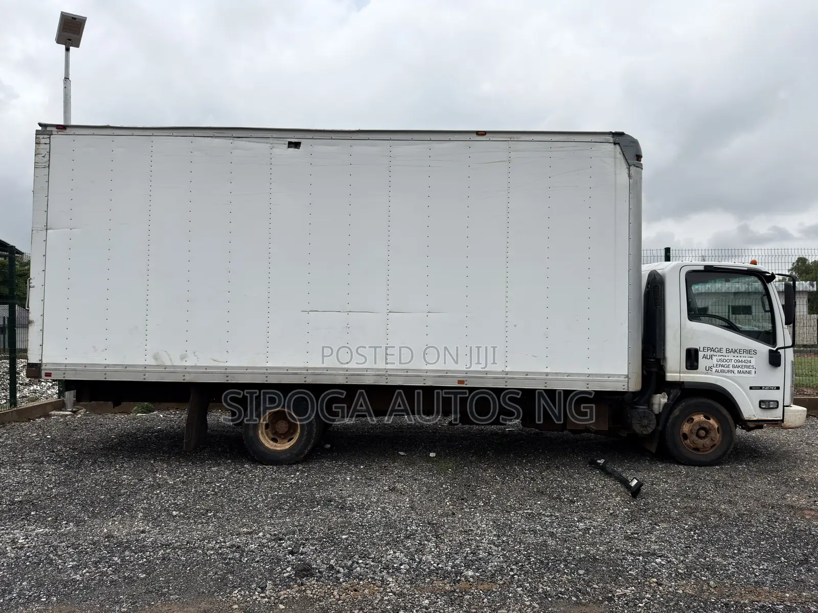 Super Clean Foreign Used 2014 Isuzu Truck