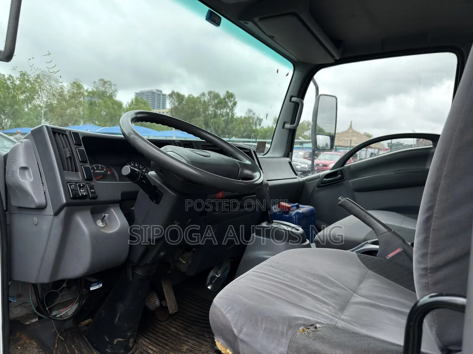 Super Clean Foreign Used 2014 Isuzu Truck