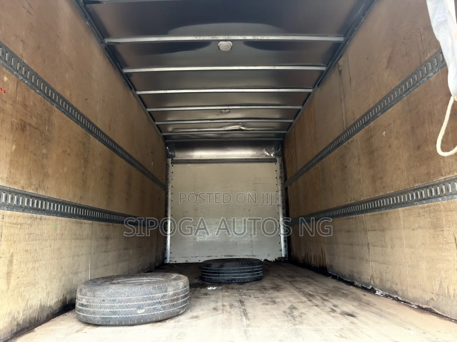 Super Clean Foreign Used 2014 Isuzu Truck