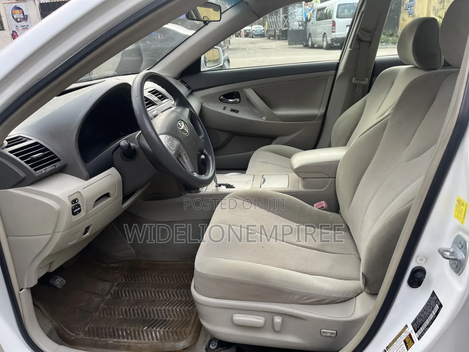 Toyota Camry LE 4dr Sedan (2.5L 4cyl 6AM) 2010 White