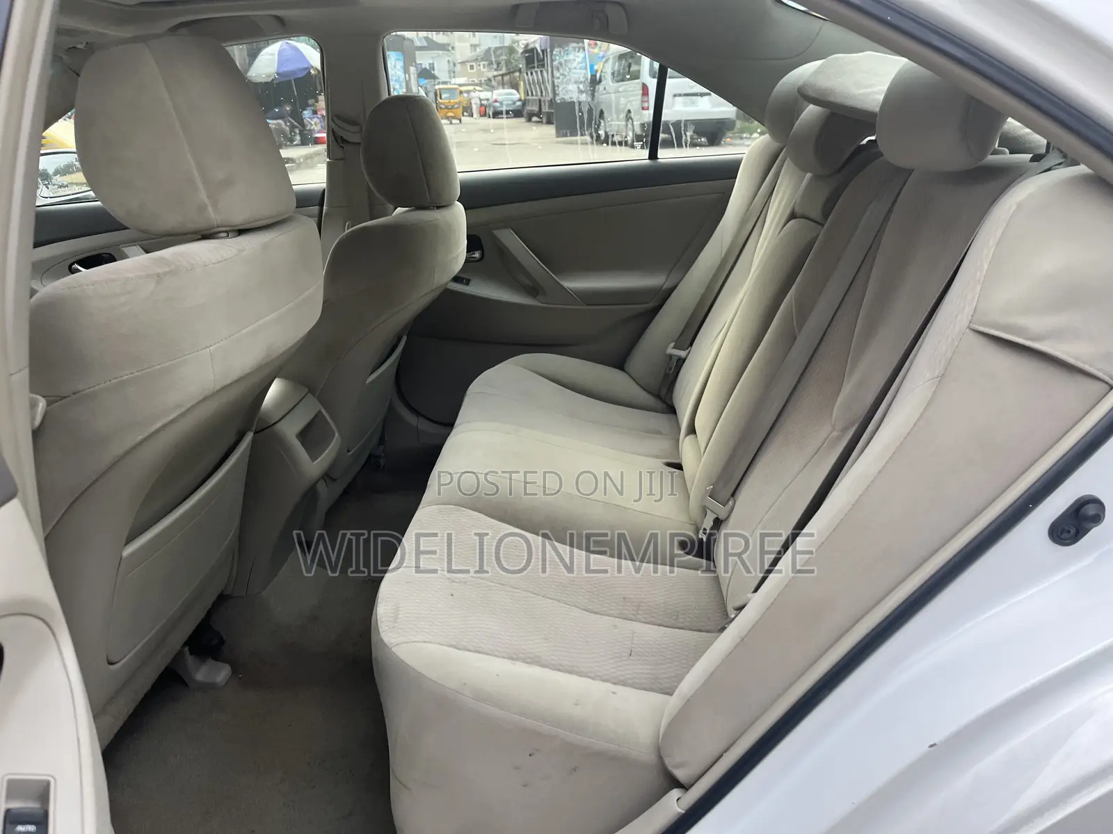 Toyota Camry LE 4dr Sedan (2.5L 4cyl 6AM) 2010 White