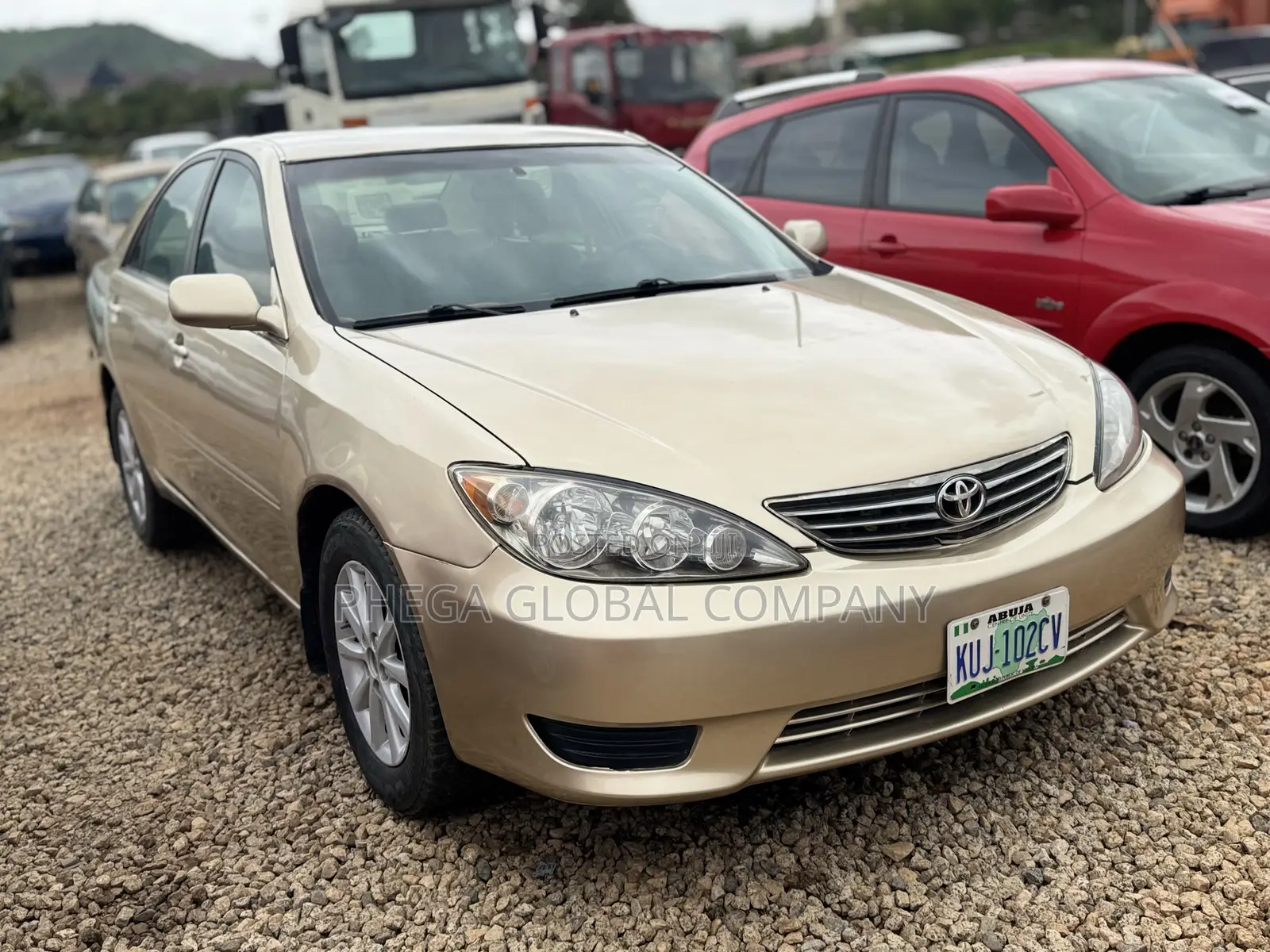 Toyota Camry LE 4dr Sedan (2.4L 4cyl 5A) 2005 Gold