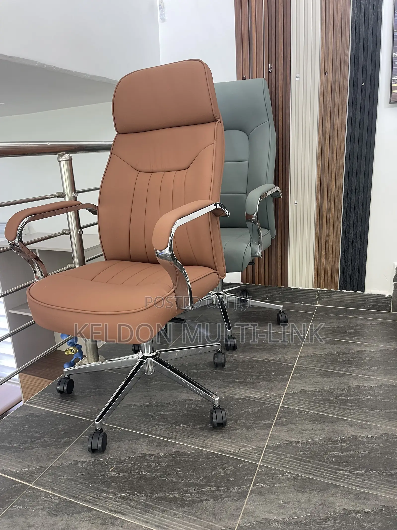 Leather Swivel Chair of Orange and Grey Color for Executive Tables