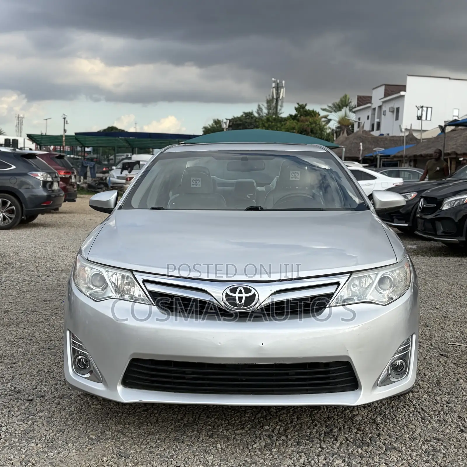 Toyota Camry XLE 4dr Sedan (2.5L 4cyl 6A) 2012 Silver