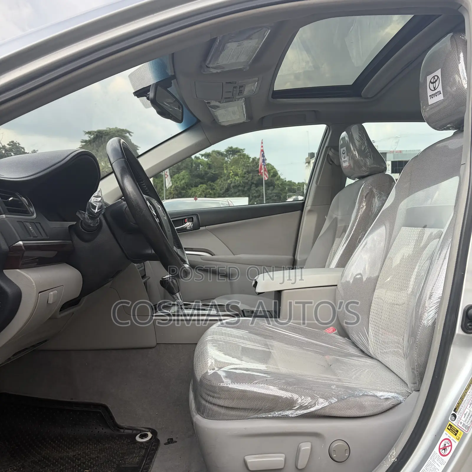 Toyota Camry XLE 4dr Sedan (2.5L 4cyl 6A) 2012 Silver