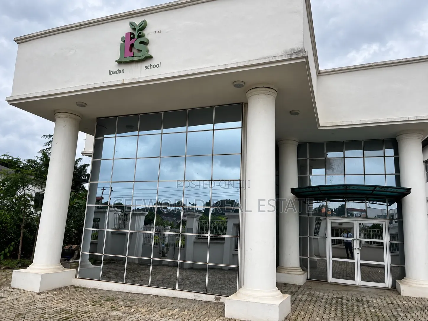 A Big 7 Rooms Office Space at Bodija