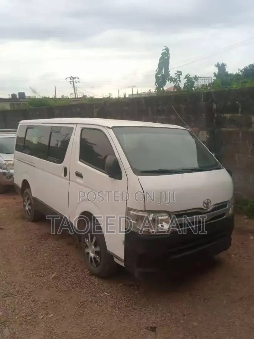 Toyota HiAce 2016 White