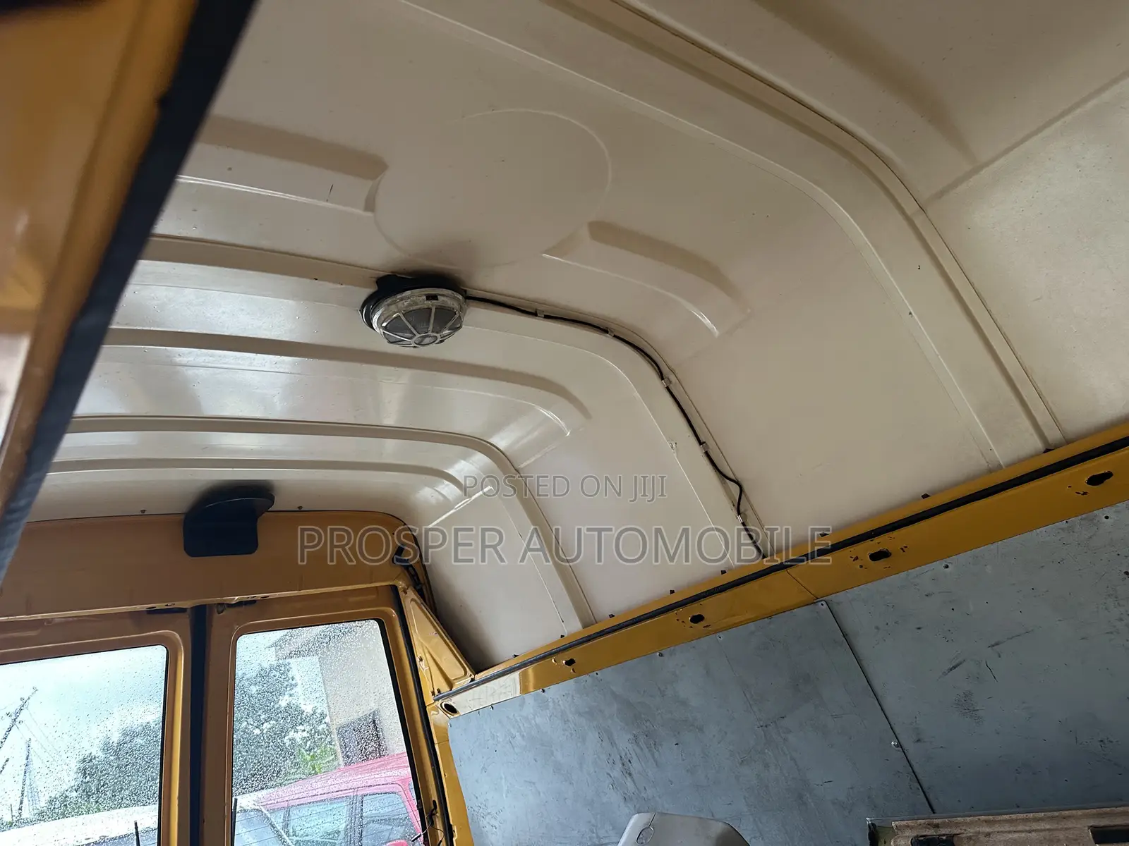 Volkswagen Transporter 2005 Yellow