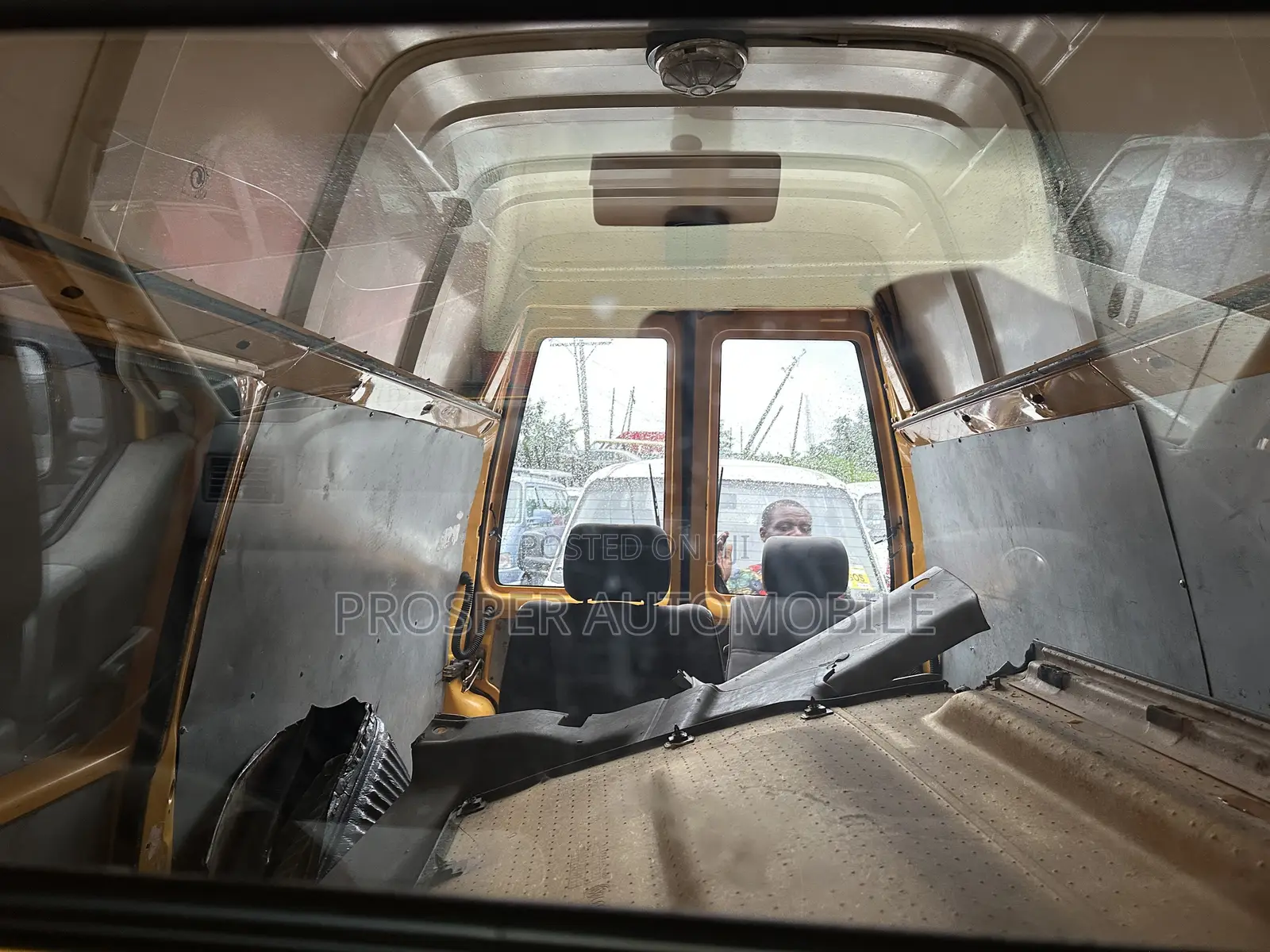 Volkswagen Transporter 2005 Yellow