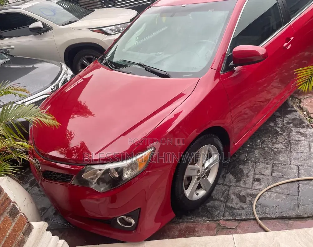 Toyota Camry SE 4dr Sedan (2.5L 4cyl 6A) 2014 Red
