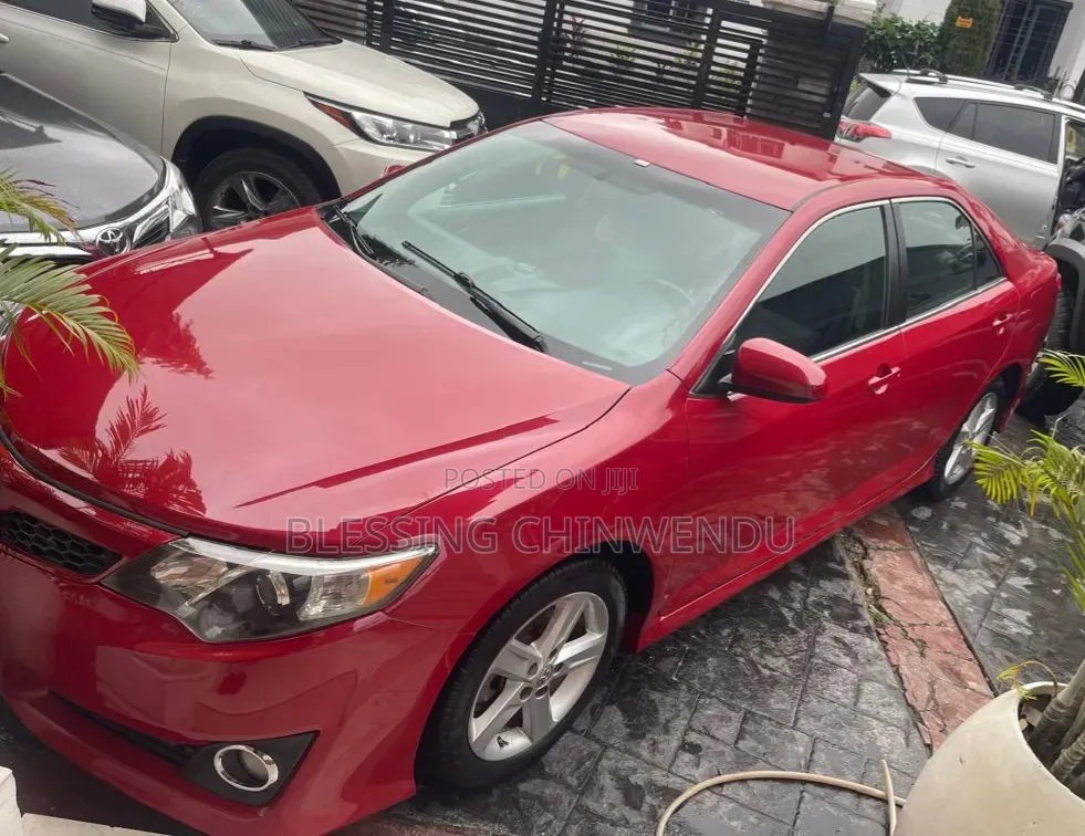 Toyota Camry SE 4dr Sedan (2.5L 4cyl 6A) 2014 Red